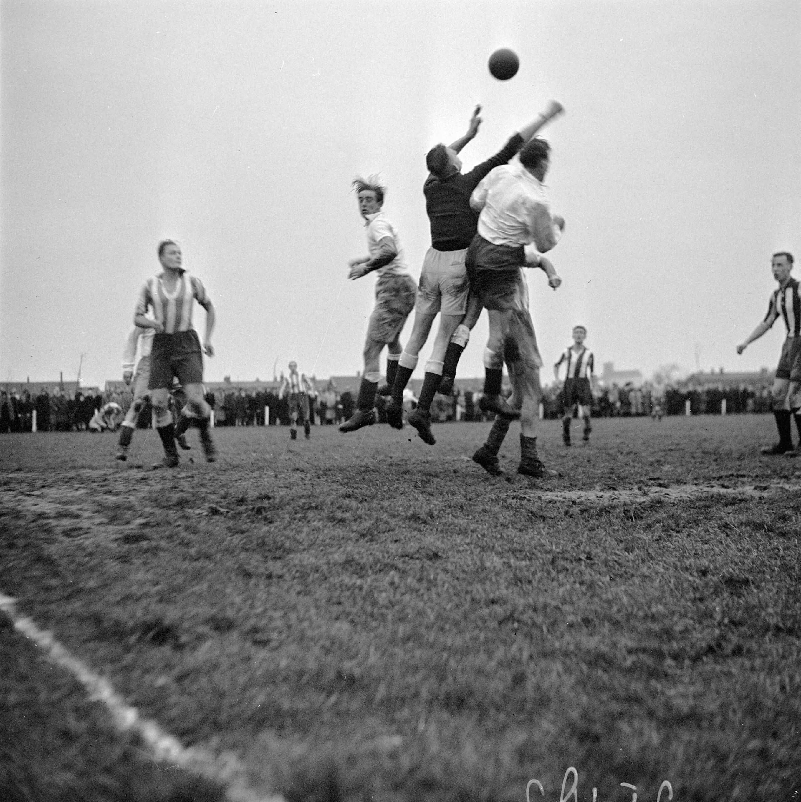 Fotocollectie Anefo — Voetbal. WFC tegen Spartaan 0-2. Spelmoment voor WFC-doel — Foto: Valk, […] van der / Anefo. Licentie: Set B: Rechtenvrij / Publiek Domein. Bron: Nationaal Archief. http://hdl.handle.net/10648/a8b0f288-d0b4-102d-bcf8-003048976d84