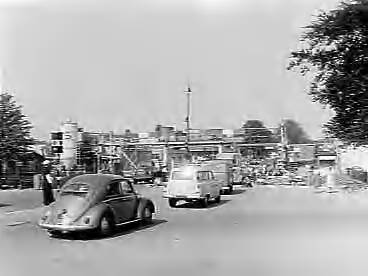 Fotocollectie Anefo — Bouw spoorwegovergang te Heemstede — Foto: Pot, Harry / Anefo. Licentie: Set B: Rechtenvrij / Publiek Domein. Bron: Nationaal Archief. http://hdl.handle.net/10648/a9665236-d0b4-102d-bcf8-003048976d84