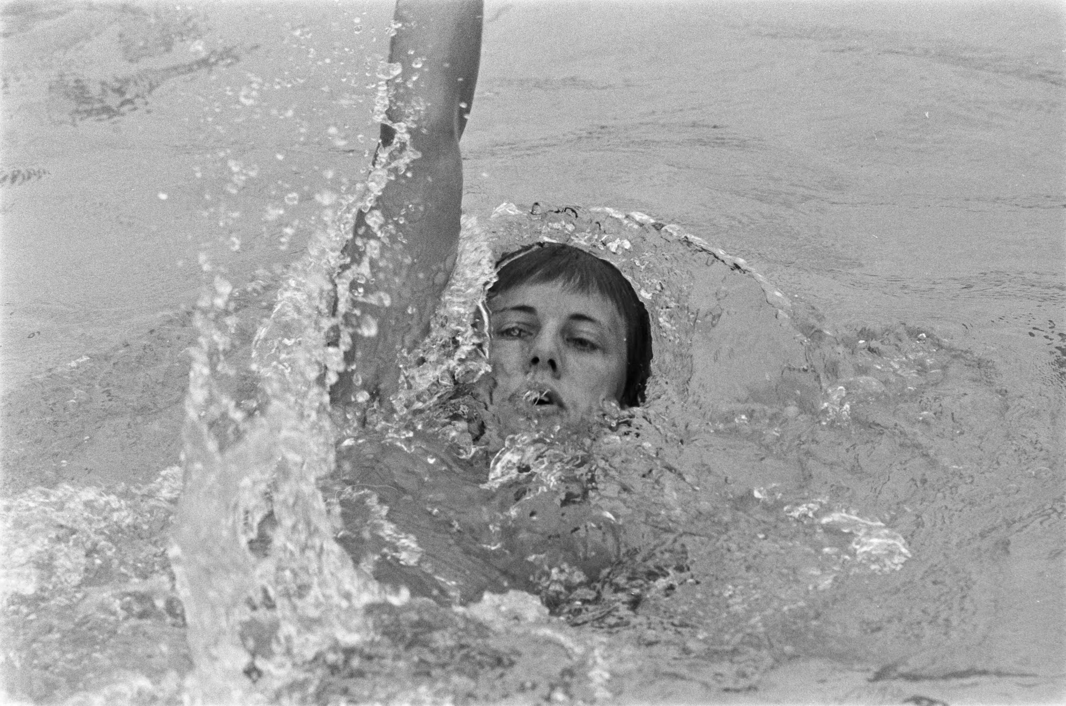 Fotocollectie Anefo — Nationale zwemkampioenschappen zwemmen, Leeuwarden — Foto: Verhoeff, Bert / Anefo. Licentie: Set B: Rechtenvrij / Publiek Domein. Bron: Nationaal Archief. http://hdl.handle.net/10648/ab9d5d06-d0b4-102d-bcf8-003048976d84