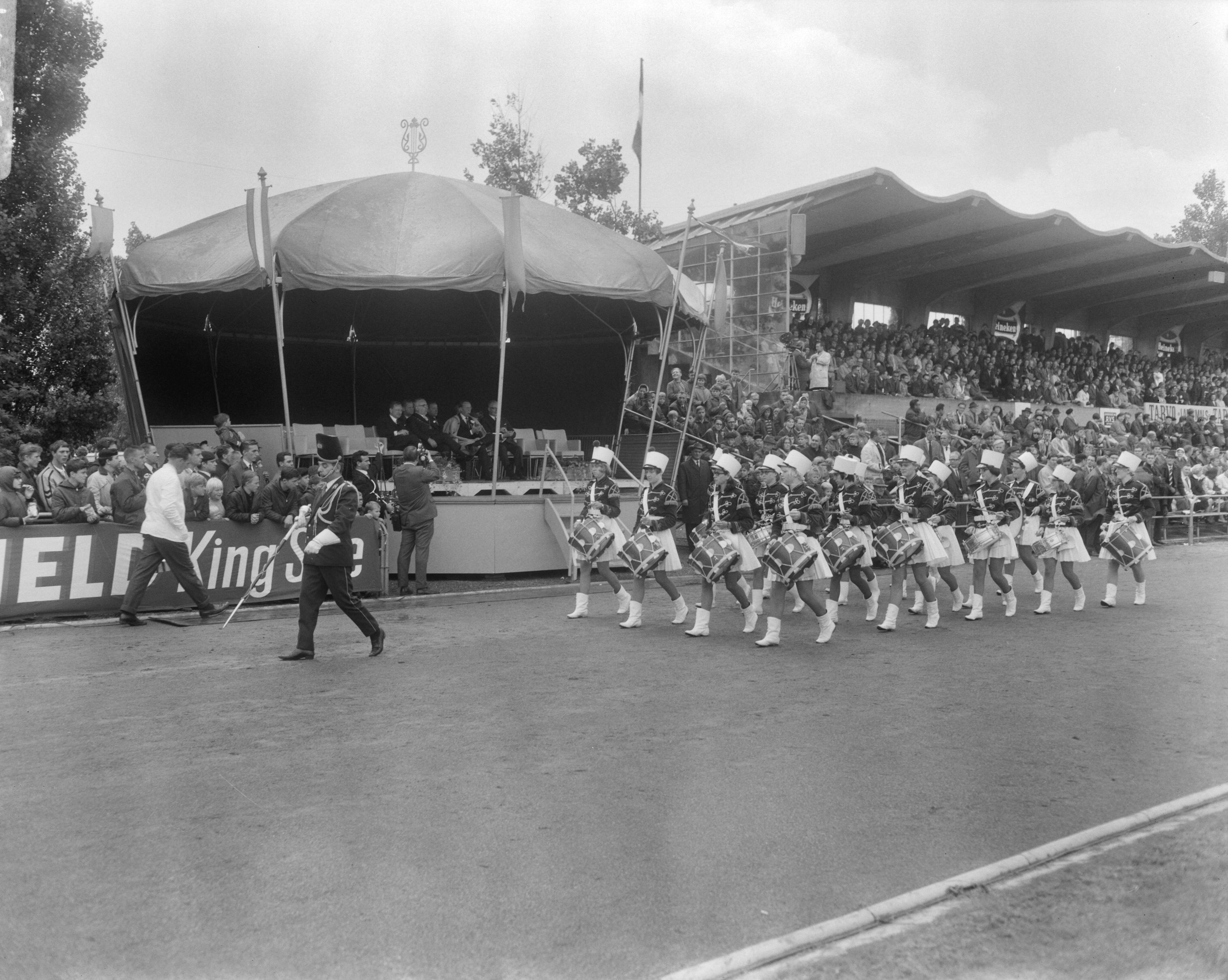 Fotocollectie Anefo — Muziekconcours te Kerkrade — Foto: Bilsen, Joop van / Anefo. Licentie: Set B: Rechtenvrij / Publiek Domein. Bron: Nationaal Archief. http://hdl.handle.net/10648/aaf2d49e-d0b4-102d-bcf8-003048976d84