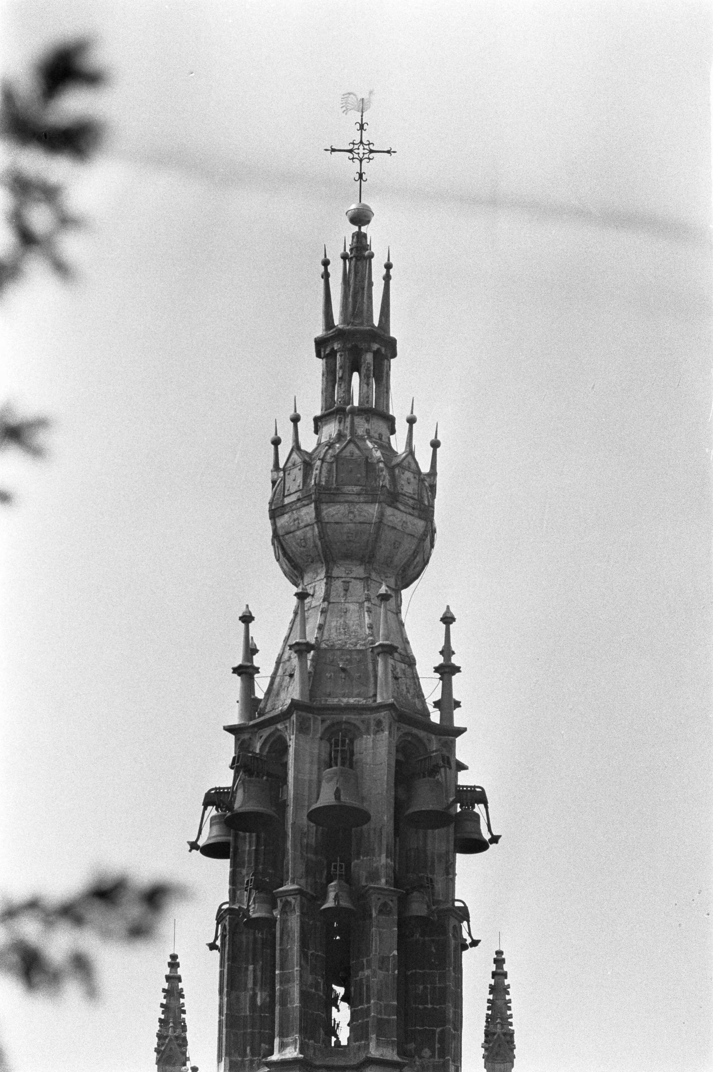 Speeltoren te Edam in restauratie — Speeltoren in Edam met carillon — Foto: Fotograaf Onbekend / Anefo. Licentie: Set B: Rechtenvrij / Publiek Domein. Bron: Nationaal Archief. http://hdl.handle.net/10648/abe8c46c-d0b4-102d-bcf8-003048976d84