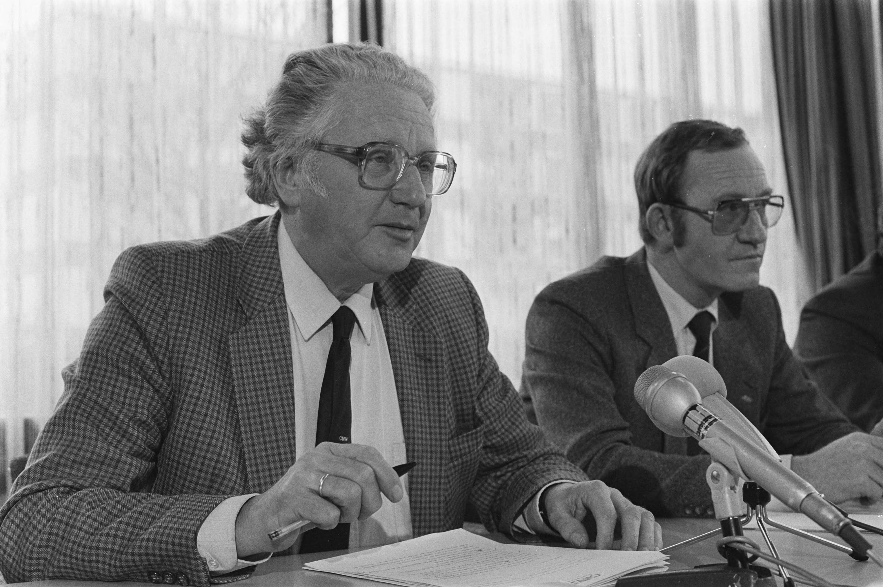 Fotocollectie Anefo — CNV presenteert sociaal pol. plan in Utrecht; v.l.n.r. Hordijk (alg. secr.), Harm van de Meulen (voorzitter) en Hofstede — Foto: Croes, Rob C. / Anefo. Licentie: Set B: Rechtenvrij / Publiek Domein. Bron: Nationaal Archief. http://hdl.handle.net/10648/ad42d5e6-d0b4-102d-bcf8-003048976d84