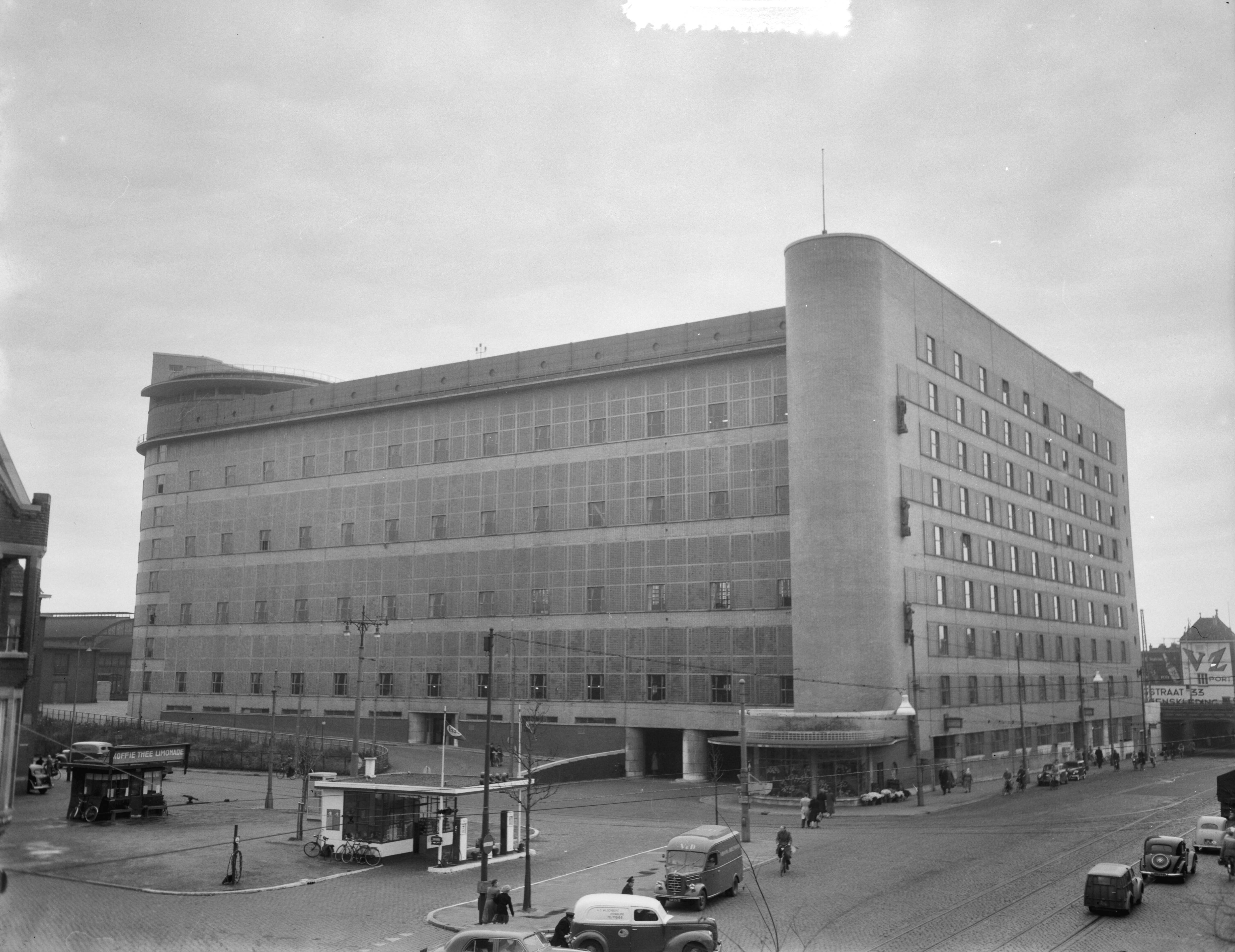 Fotocollectie Anefo — Nieuw PTT gebouw in Den Haag — Foto: Duinen, G.W. van / Anefo. Licentie: Set B: Rechtenvrij / Publiek Domein. Bron: Nationaal Archief. http://hdl.handle.net/10648/a9174a42-d0b4-102d-bcf8-003048976d84