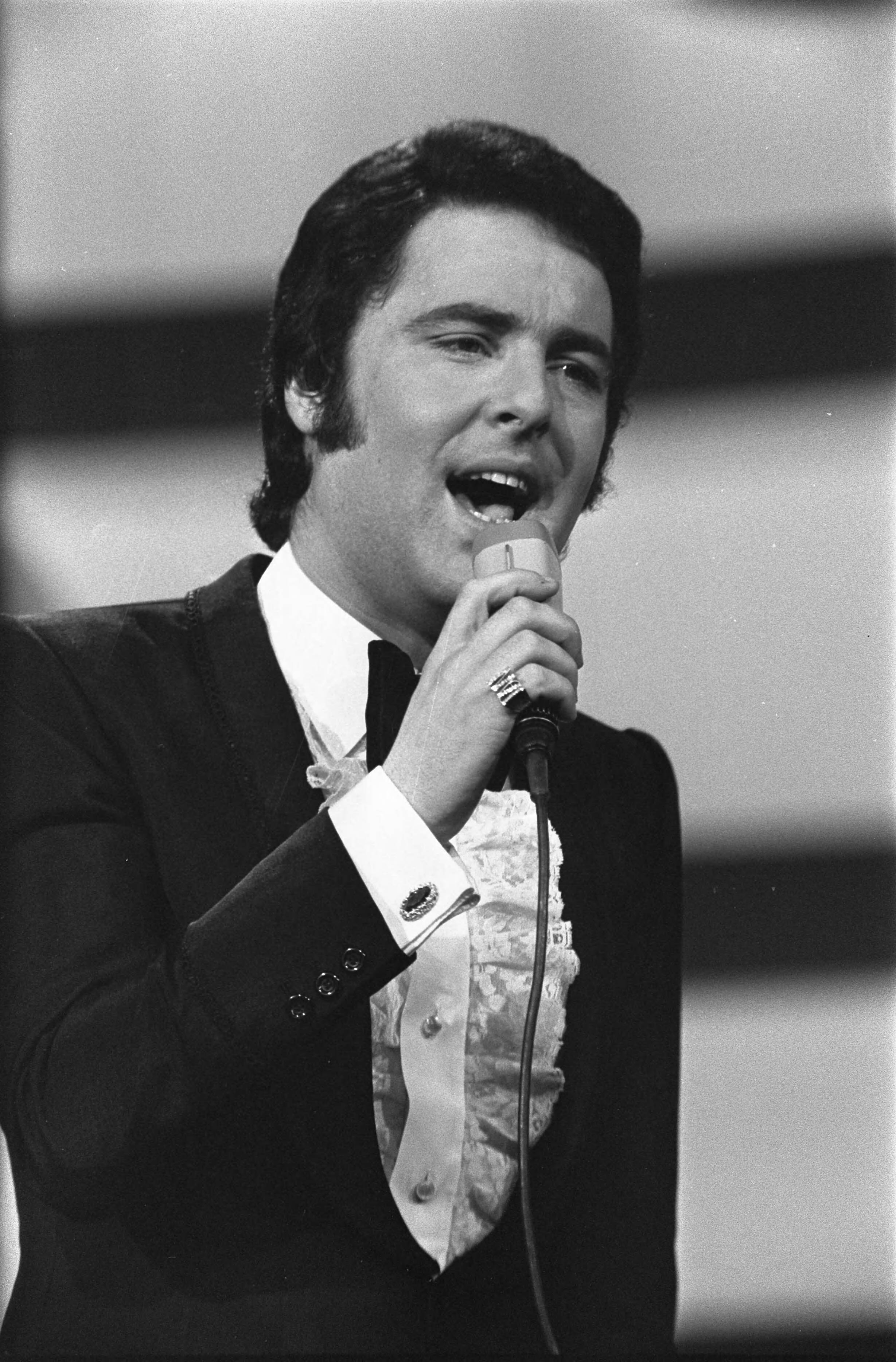 Eurovisie Songfestival 1970 in RAI te Amsterdam — David Alexandre Winter (Luxemburg) — Foto: Koch, Eric / Anefo. Licentie: Set B: Rechtenvrij / Publiek Domein. Bron: Nationaal Archief. http://hdl.handle.net/10648/ab91813e-d0b4-102d-bcf8-003048976d84
