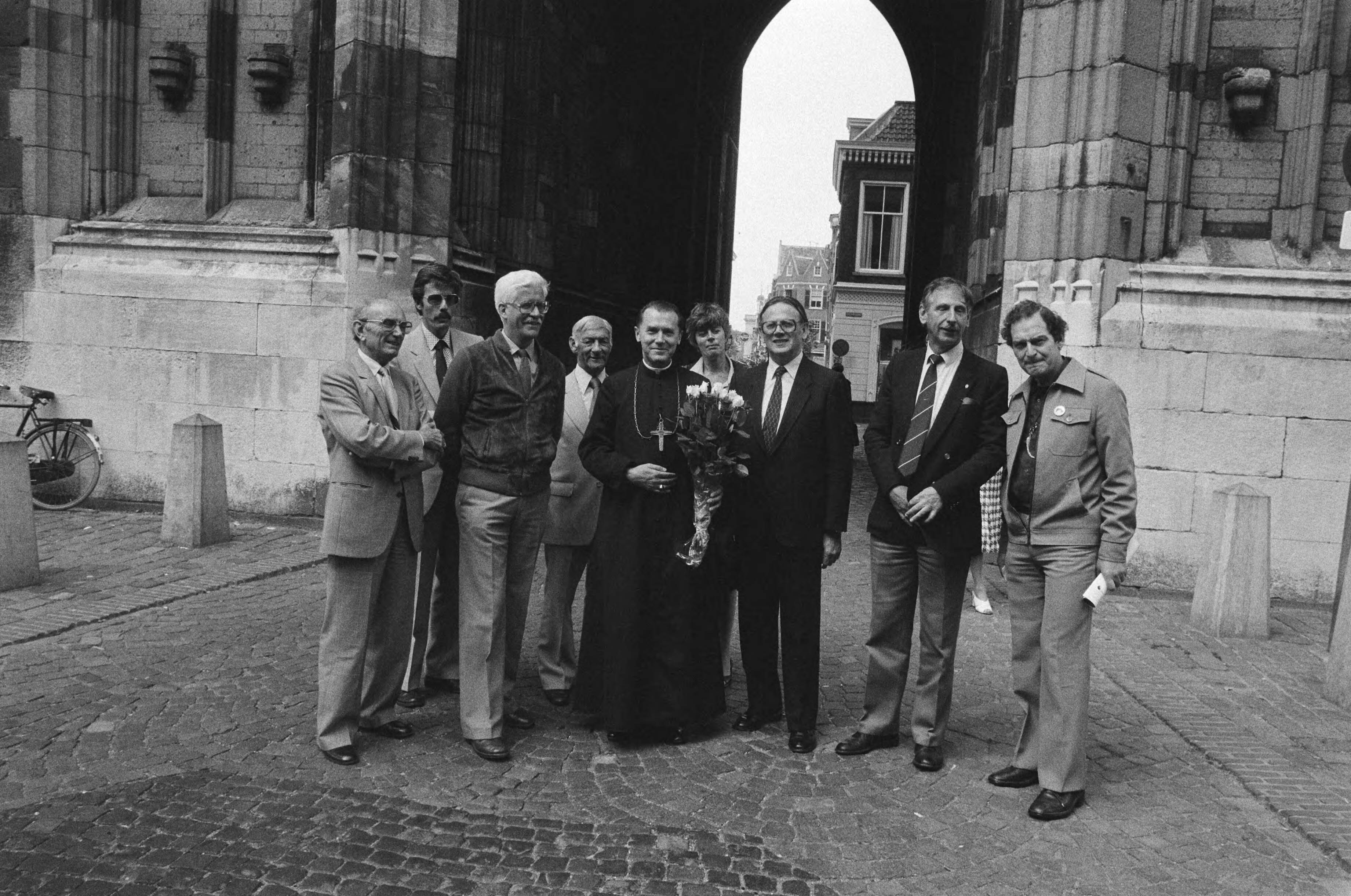 Fotocollectie Anefo — Poolse bisschop Domin (van Katowice) in Utrecht, wandelen — Foto: Bogaerts, Rob / Anefo. Licentie: Set B: Rechtenvrij / Publiek Domein. Bron: Nationaal Archief. http://hdl.handle.net/10648/ad1a41da-d0b4-102d-bcf8-003048976d84