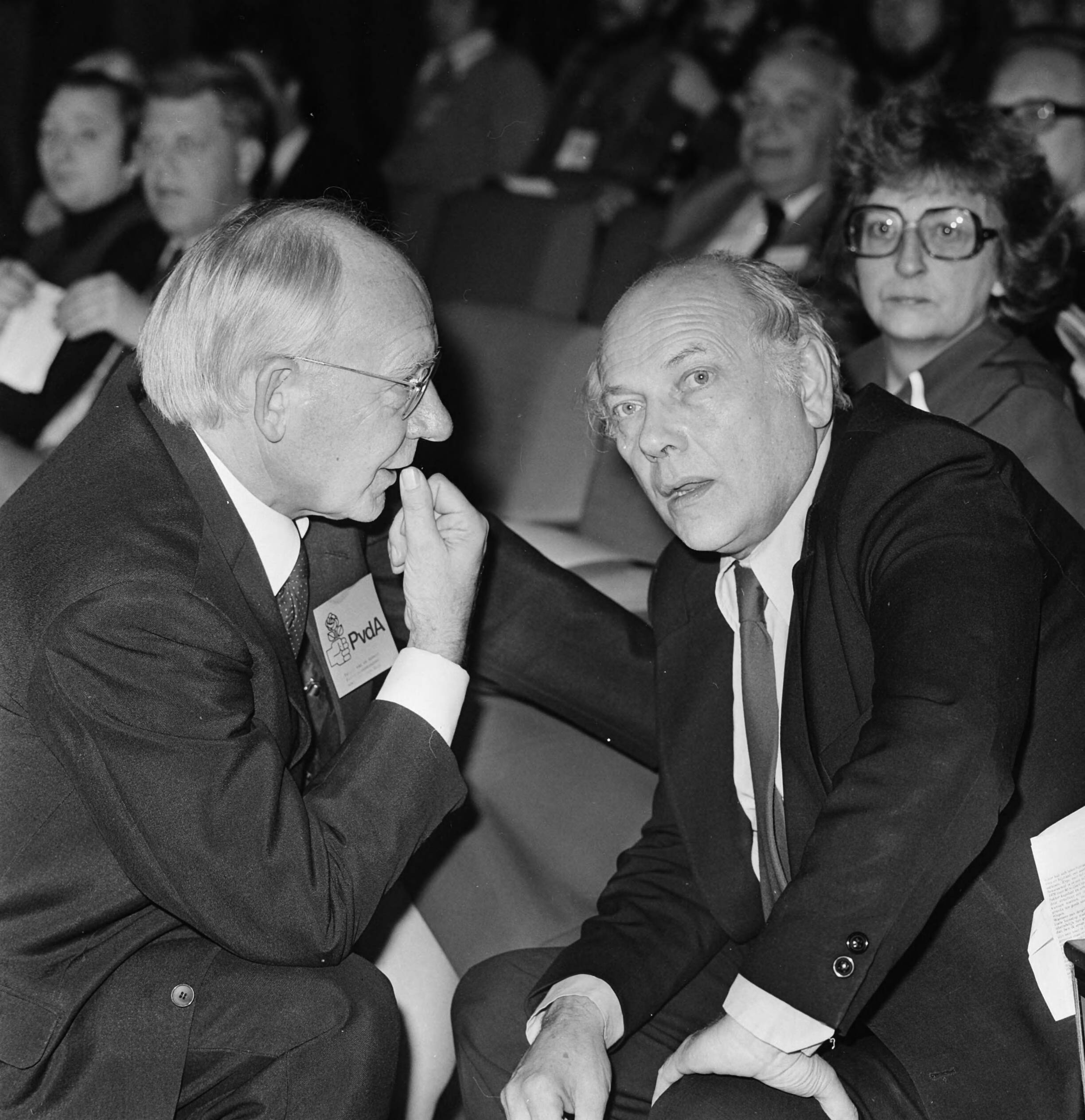 Fotocollectie Anefo — Buitengewoon congres PvdA in Den Haag ; Vondeling en Den Uyl — Foto: Croes, Rob C. / Anefo. Licentie: Set B: Rechtenvrij / Publiek Domein. Bron: Nationaal Archief. http://hdl.handle.net/10648/aca5ddae-d0b4-102d-bcf8-003048976d84