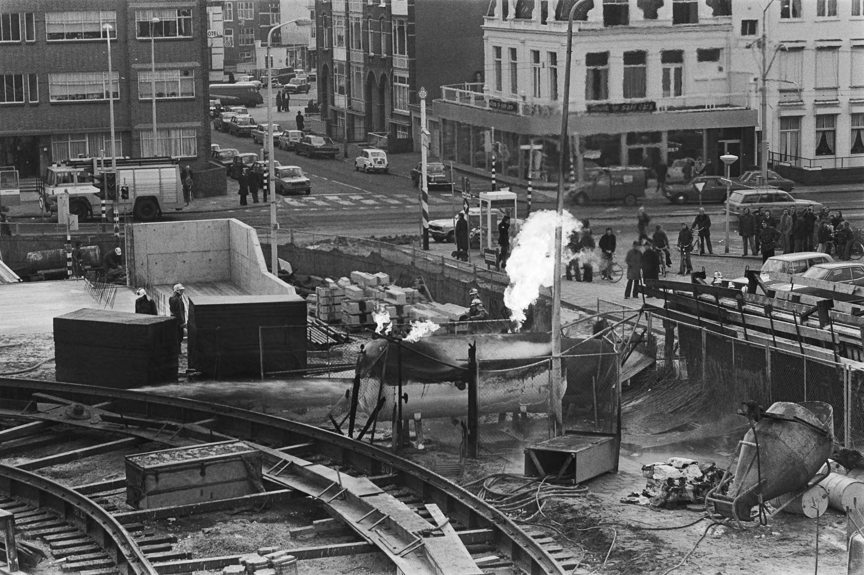 Fotocollectie Anefo — Brand in Scheveningen — Foto: Suyk, Koen / Anefo. Licentie: Set B: Rechtenvrij / Publiek Domein. Bron: Nationaal Archief. http://hdl.handle.net/10648/ac93a5da-d0b4-102d-bcf8-003048976d84