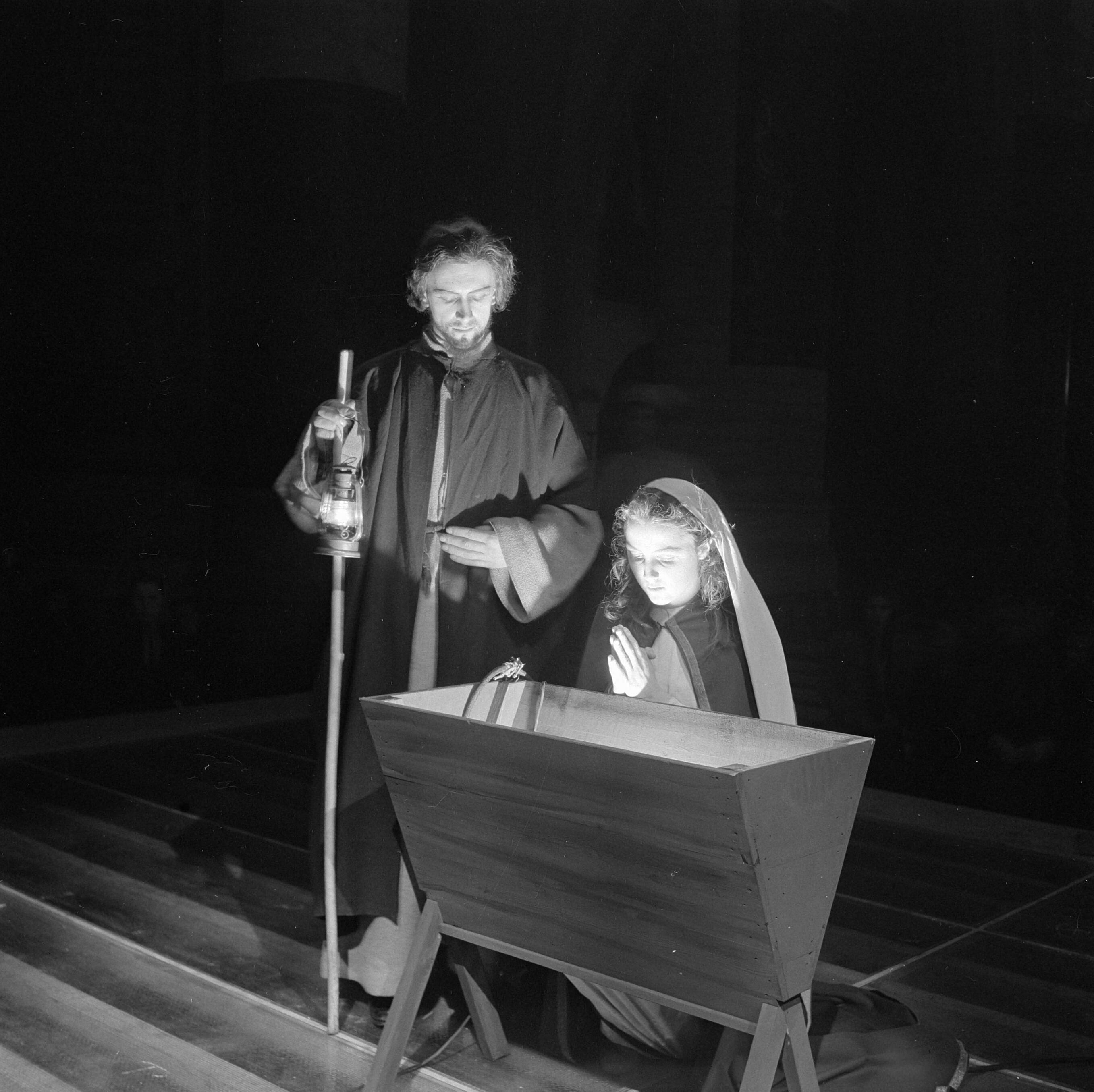 Fotocollectie Anefo — Kerstspel in de Grote of St. Bavokerk te Haarlem — Foto: Haren Noman, Theo van / Anefo. Licentie: Set B: Rechtenvrij / Publiek Domein. Bron: Nationaal Archief. http://hdl.handle.net/10648/a88fc2b6-d0b4-102d-bcf8-003048976d84