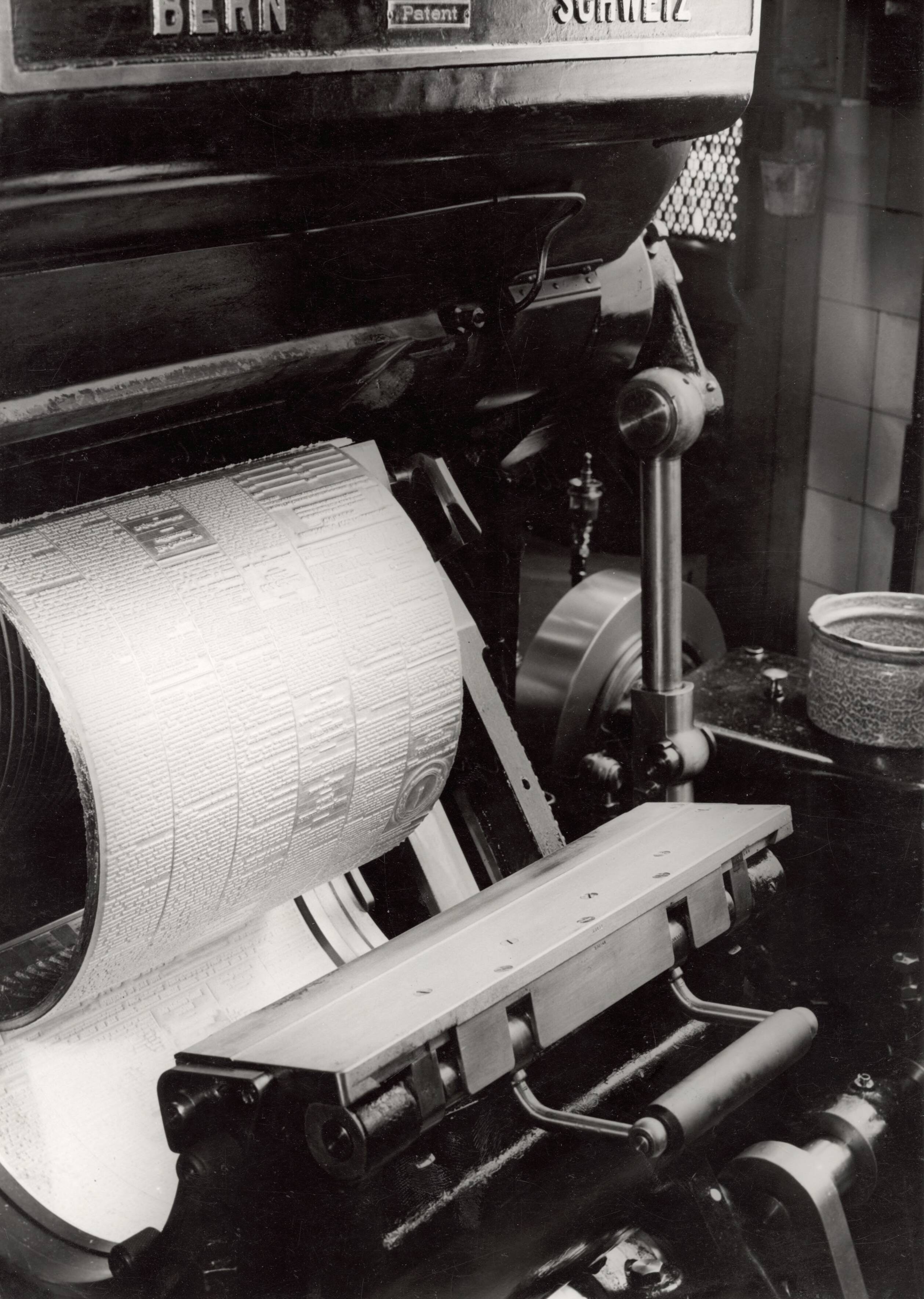 Drukkerij Spaarnestad — [Drukkerij. Drukpers] — Foto: Fotograaf Onbekend / Fotobureau onbekend / Spaarnestad Photo (05887). Licentie: Set B: Rechtenvrij / Publiek Domein. Bron: Nationaal Archief. http://hdl.handle.net/10648/35429da6-3885-a382-e063-6df0900a6686