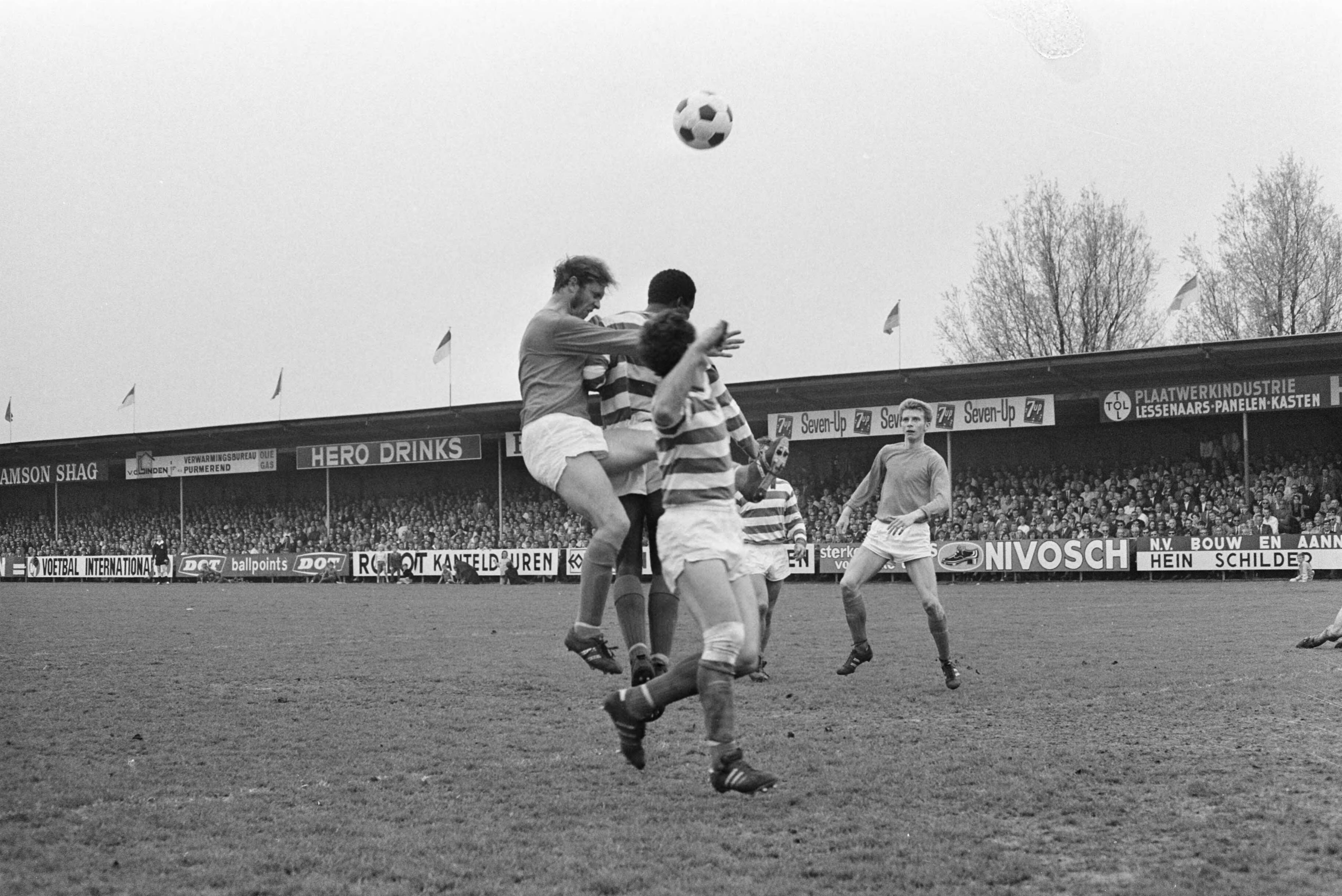 Fotocollectie Anefo — Volendam tegen Blauw-Wit 2-0 — Foto: Mieremet, Rob / Anefo. Licentie: Set B: Rechtenvrij / Publiek Domein. Bron: Nationaal Archief. http://hdl.handle.net/10648/ab96a7e0-d0b4-102d-bcf8-003048976d84