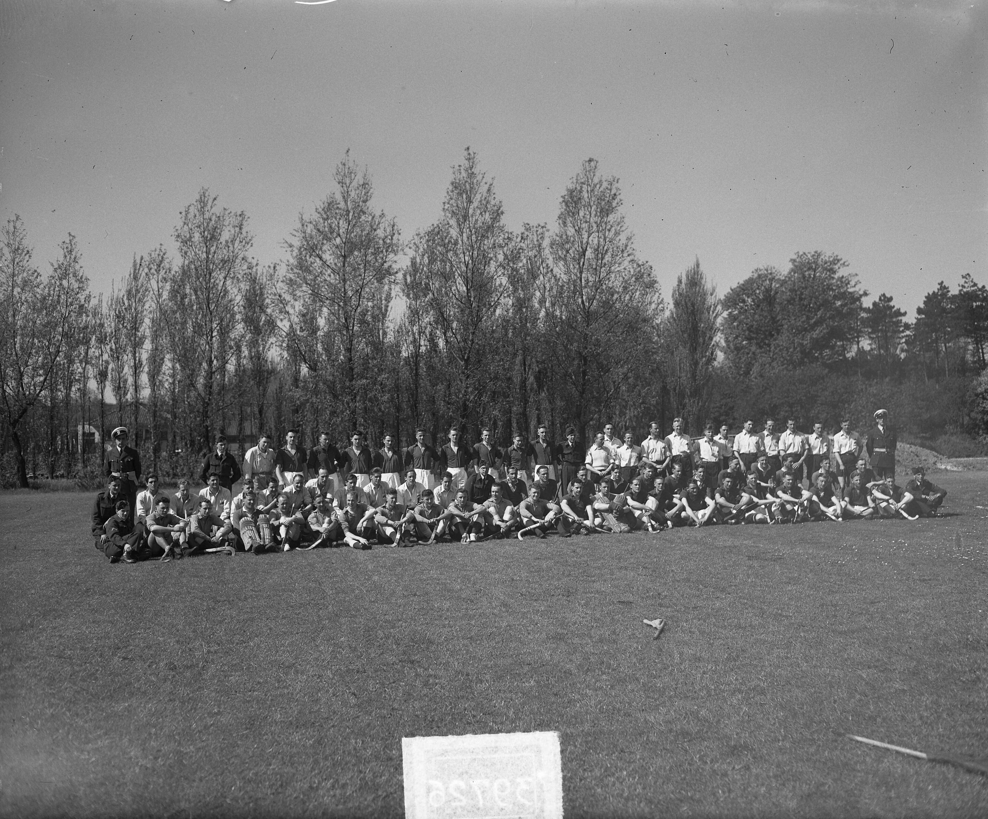 Fotocollectie Anefo — Marine hockey toernooi Den Haag. De deelnemende ploegen — Foto: Winterbergen, Rolf / Anefo. Licentie: Set B: Rechtenvrij / Publiek Domein. Bron: Nationaal Archief. http://hdl.handle.net/10648/a8d8c1dc-d0b4-102d-bcf8-003048976d84