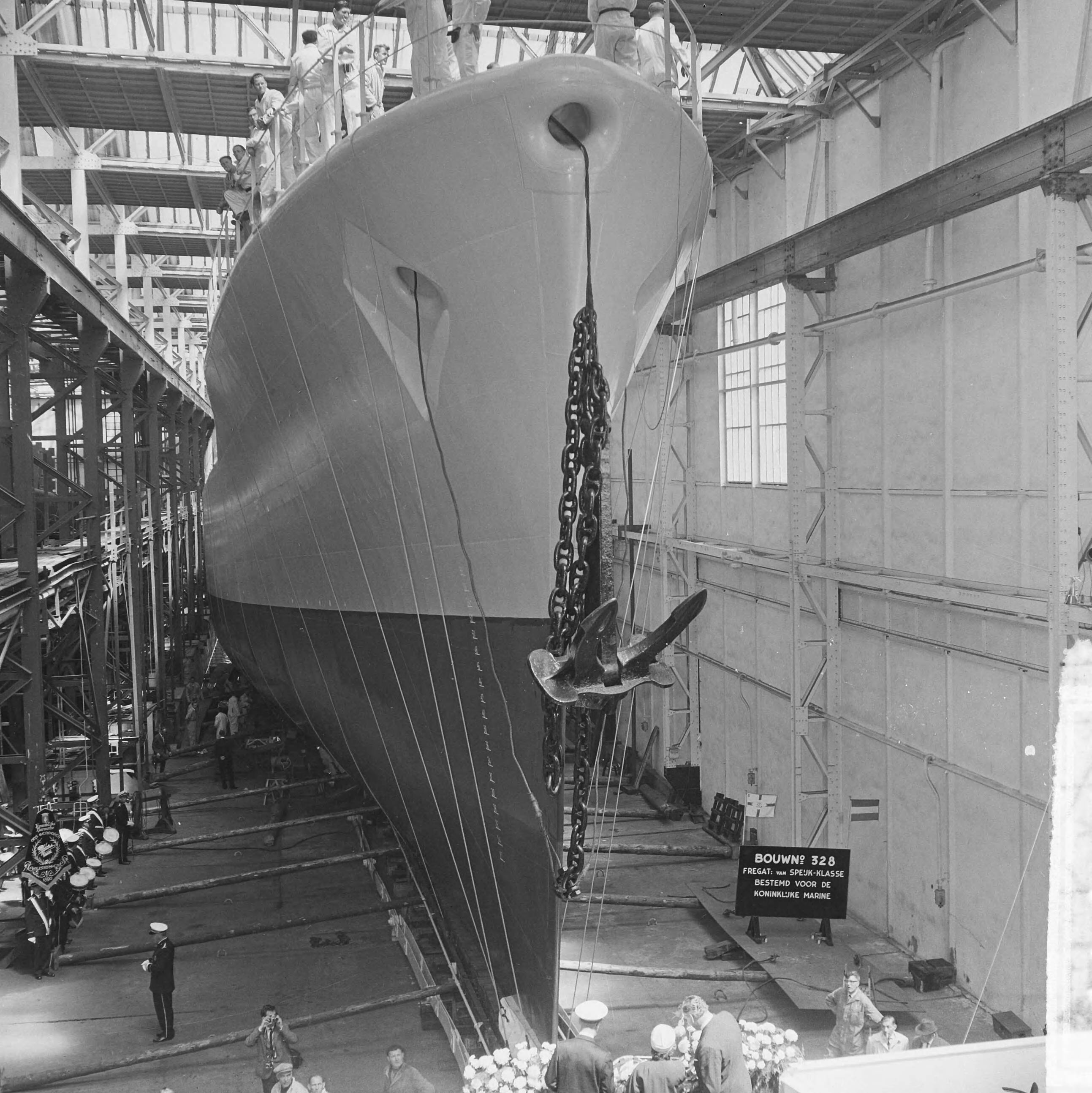 Fotocollectie Anefo — Tewaterlating Hr. Ms. fregat "Van Galen" op de werf van de NV Koninklijke Mij. "De Schelde" — Foto: Voets, Jan / Anefo. Licentie: Set B: Rechtenvrij / Publiek Domein. Bron: Nationaal Archief. http://hdl.handle.net/10648/aaafa9e4-d0b4-102d-bcf8-003048976d84