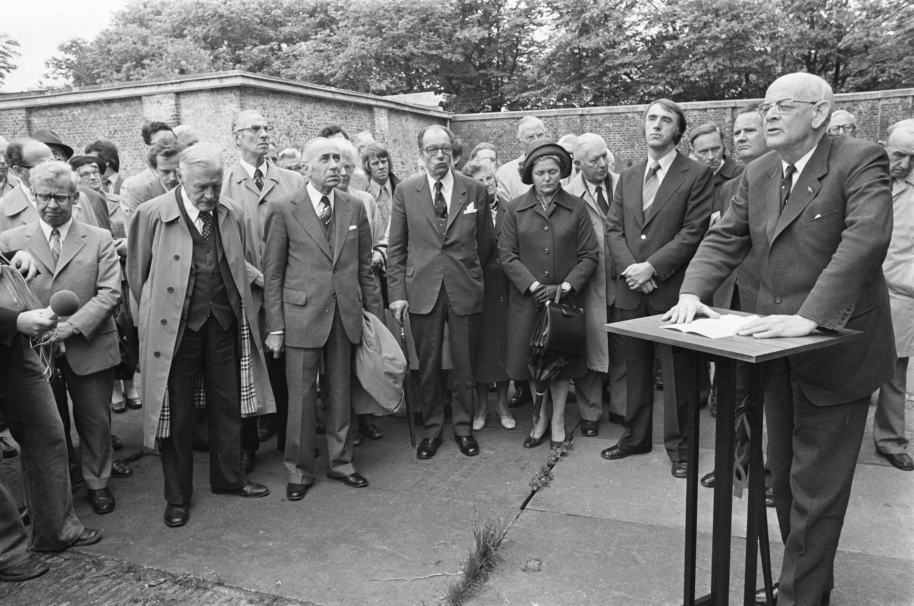 Fotocollectie Anefo — Groen van Prinsteren herdenking in Den Haag , opdracht Nederlandse Gedachten — Foto: Mieremet, Rob / Anefo. Licentie: Set B: Rechtenvrij / Publiek Domein. Bron: Nationaal Archief. http://hdl.handle.net/10648/ac84166a-d0b4-102d-bcf8-003048976d84