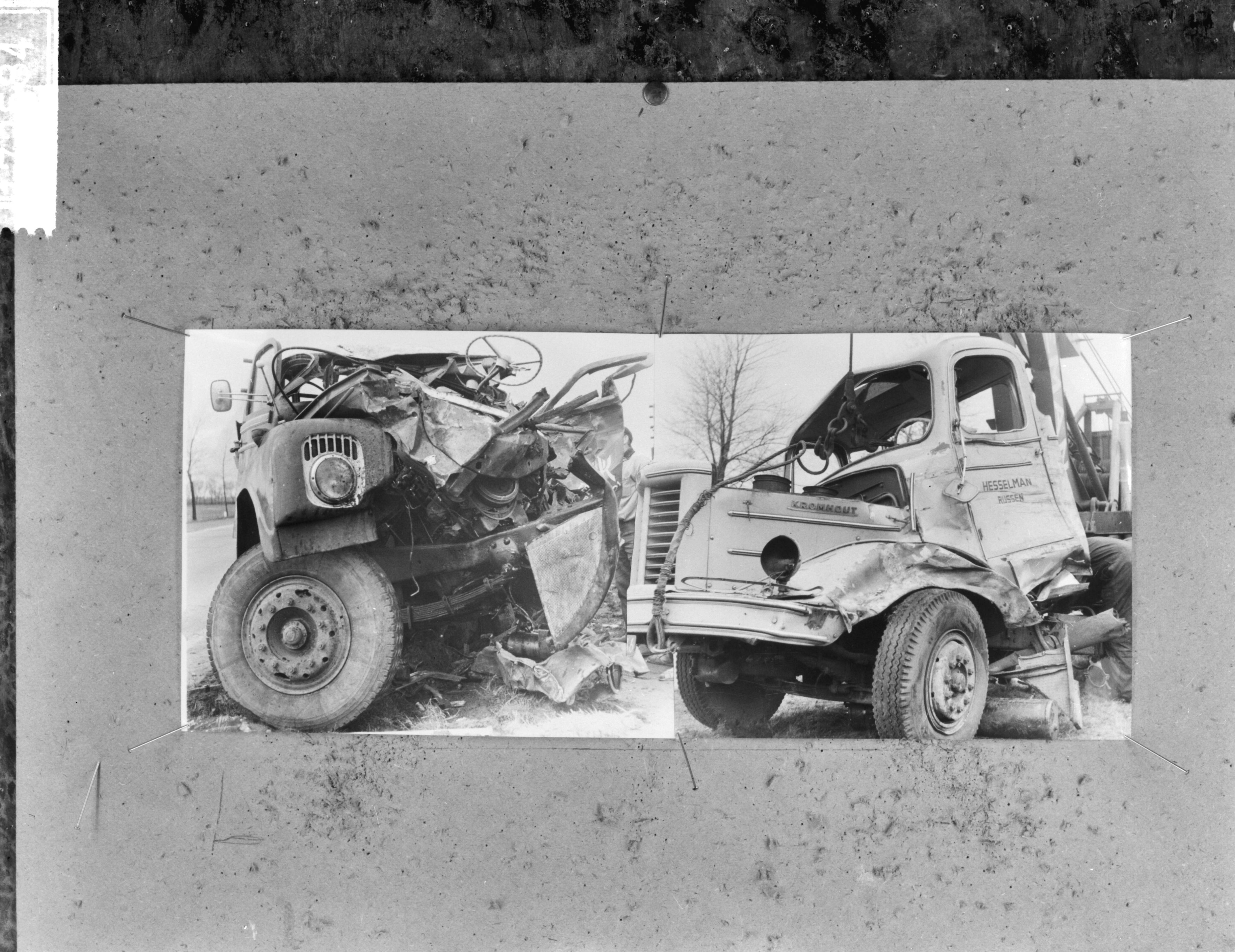 Fotocollectie Anefo — Auto-ongeluk op Rijksweg Amsterdam Amersfoort, overzicht ravage — Foto: Broers, F.N. / Anefo. Licentie: Set B: Rechtenvrij / Publiek Domein. Bron: Nationaal Archief. http://hdl.handle.net/10648/aa896ff4-d0b4-102d-bcf8-003048976d84
