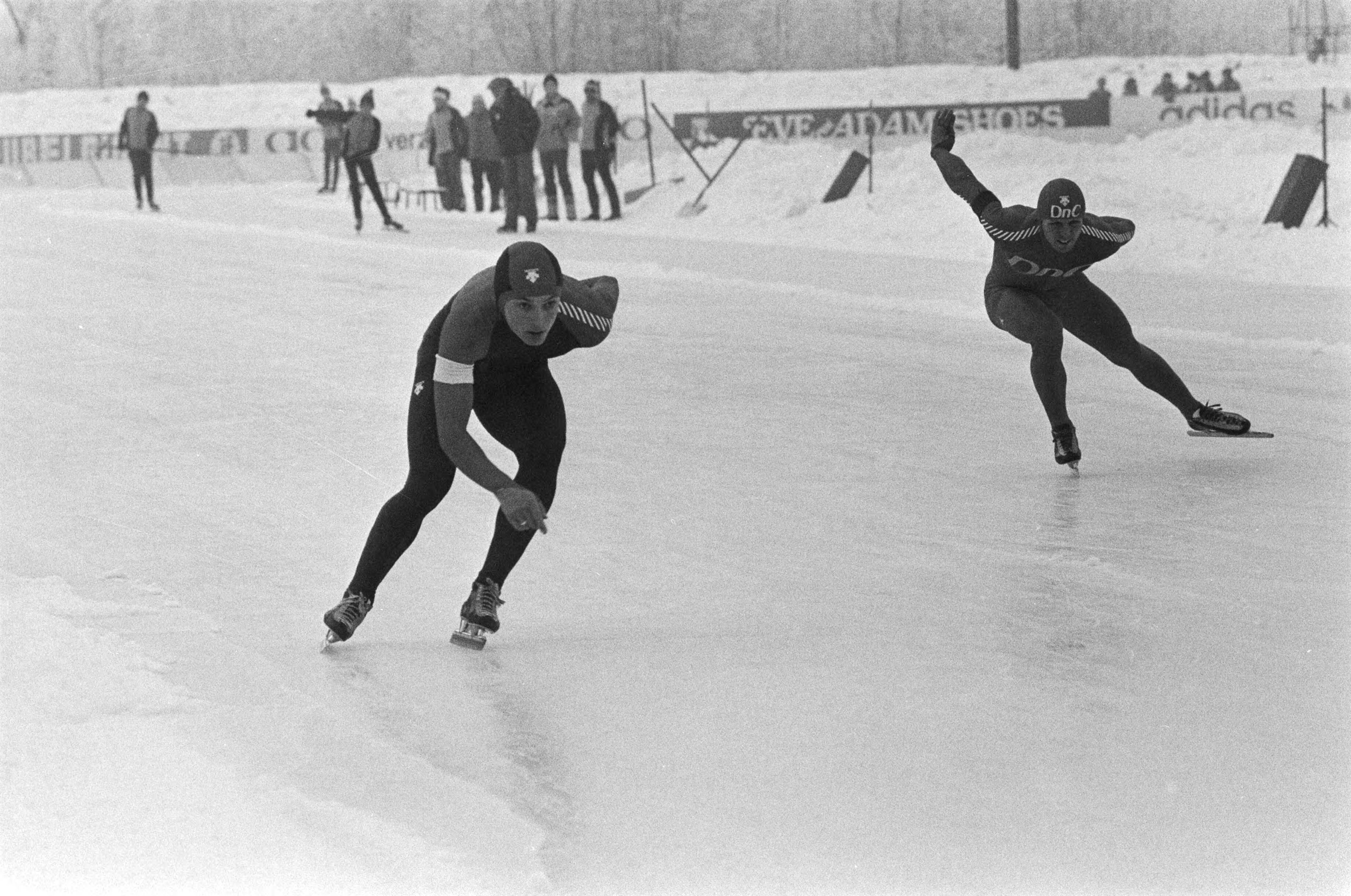 Fotocollectie Anefo — Schaatsinterland Nederland tegen Noorwegen in Groningen. Sprinter Jan Ykema in actie. — Foto: Dijk, Hans van / Anefo. Licentie: Set B: Rechtenvrij / Publiek Domein. Bron: Nationaal Archief. http://hdl.handle.net/10648/ad0bcb96-d0b4-102d-bcf8-003048976d84