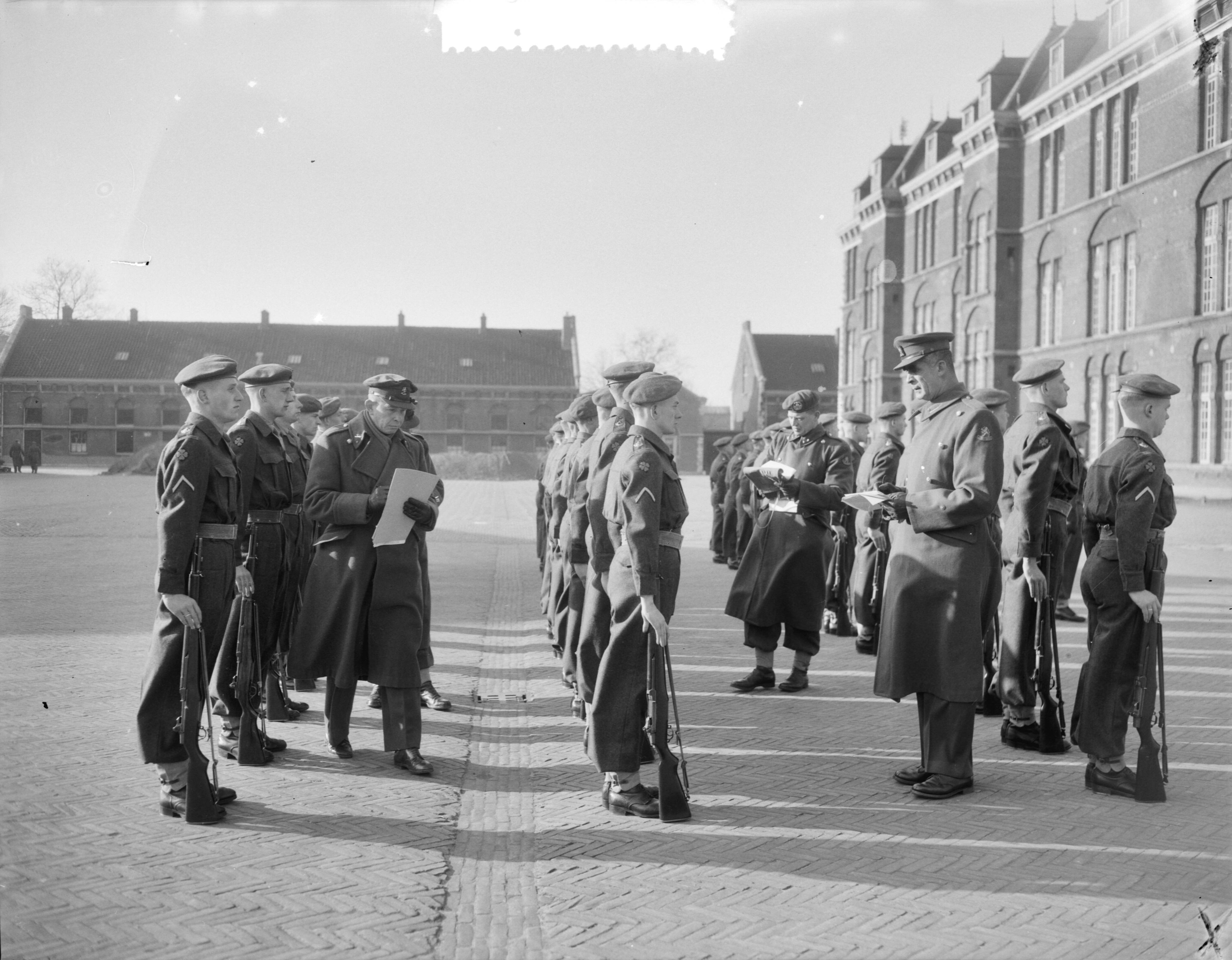 Fotocollectie Anefo — Exercitiewedstrijden van de Koninklijke Landmacht te Den Haag — Foto: Duinen, G.W. van / Anefo. Licentie: Set B: Rechtenvrij / Publiek Domein. Bron: Nationaal Archief. http://hdl.handle.net/10648/a91bcc5c-d0b4-102d-bcf8-003048976d84