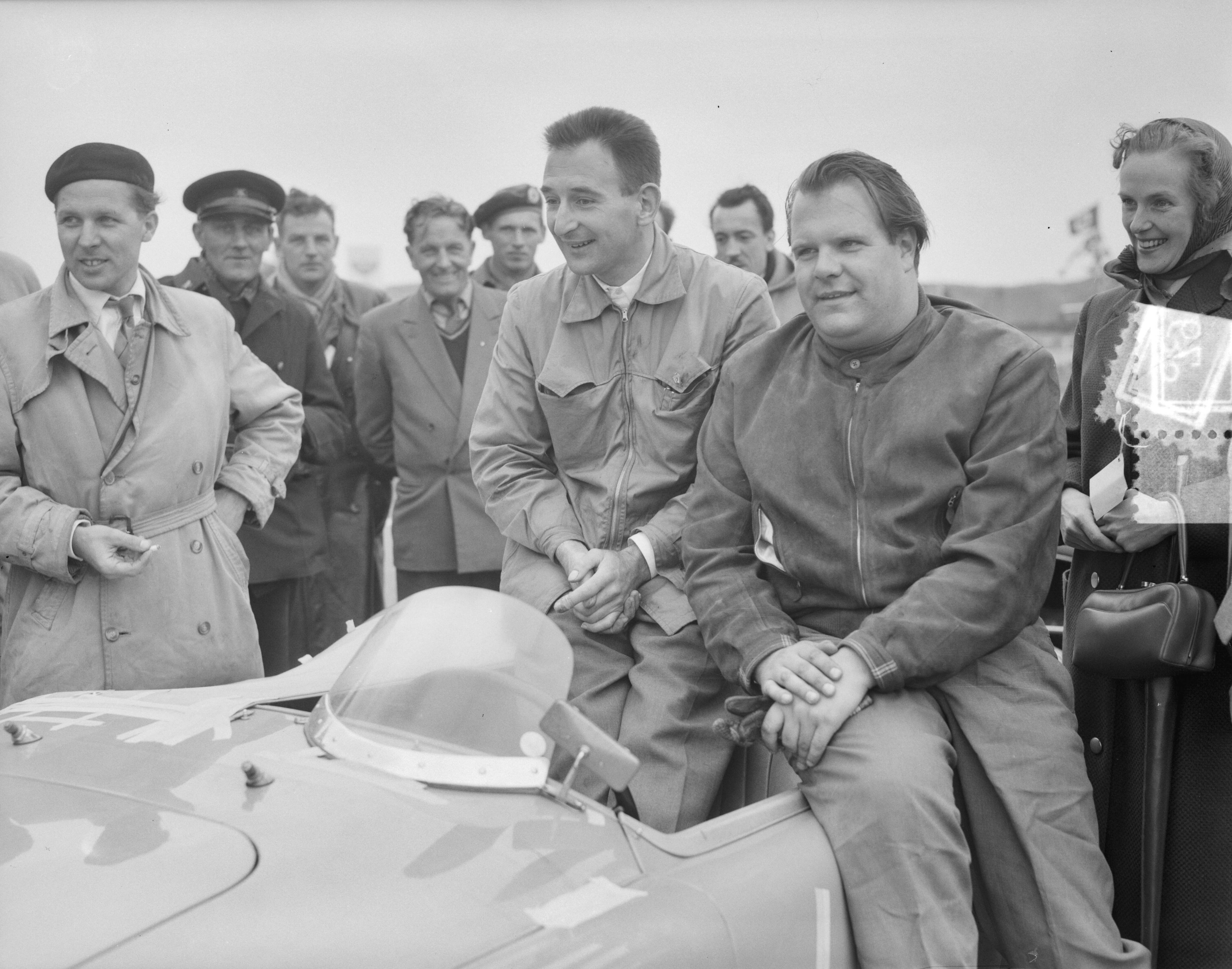 Fotocollectie Anefo — Autoraces en motorraces op het circuit van Zandvoort — Foto: Bilsen, Joop van / Anefo. Licentie: Set B: Rechtenvrij / Publiek Domein. Bron: Nationaal Archief. http://hdl.handle.net/10648/a94d8440-d0b4-102d-bcf8-003048976d84