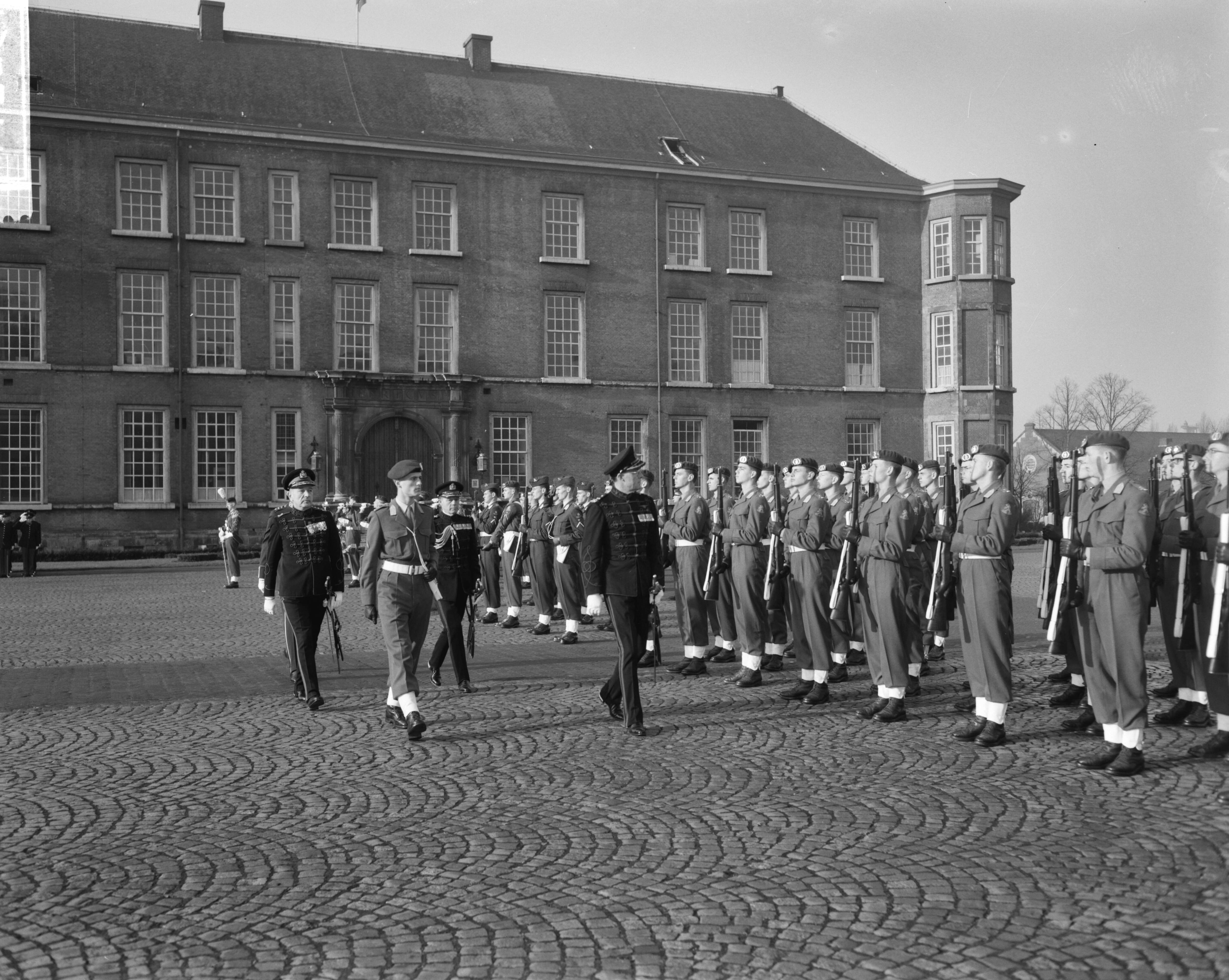 Fotocollectie Anefo — Prins Bernhard bij installatie van het curatorium en de Raad van Gouverneur en Assessoren van de Koninklijke Militaire Academie te Breda. Inspectie van de erewacht. Links de gouverneur van de academier, brigade-generaal W.C.H. van Reede — Foto: Bilsen, Joop van / Anefo. Licentie: Set B: Rechtenvrij / Publiek Domein. Bron: Nationaal Archief. http://hdl.handle.net/10648/a9edad9e-d0b4-102d-bcf8-003048976d84