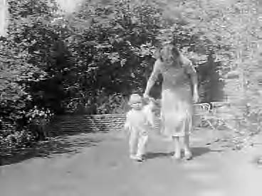Familie Smulders in Voorburg — Foto: Bilsen, Joop van / Anefo. — Licentie: Set B: Rechtenvrij / Publiek Domein. Bron: Nationaal Archief. http://hdl.handle.net/10648/a9600e3a-d0b4-102d-bcf8-003048976d84