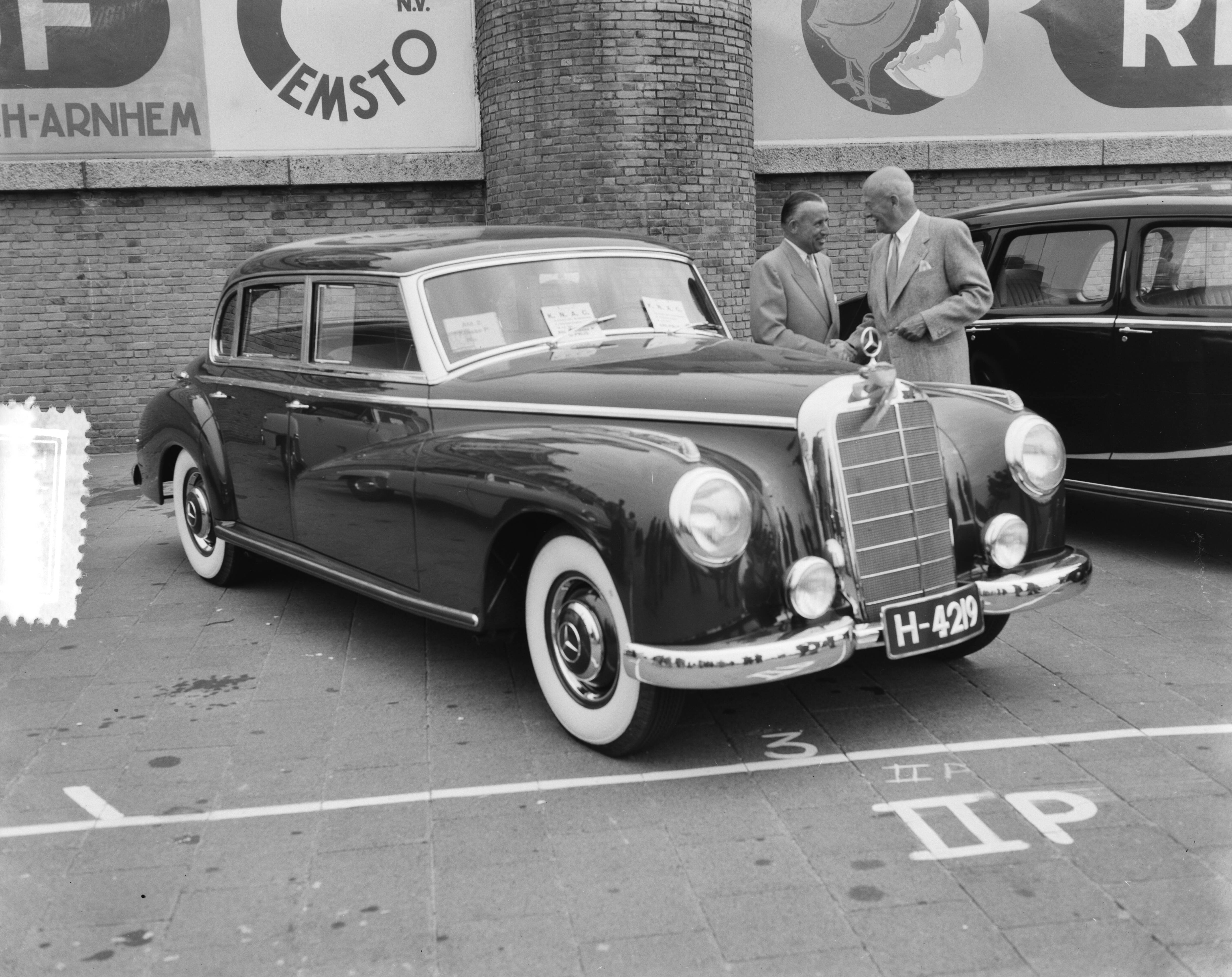 Autoconcours Scheveningen — Foto: Consenheim, Wim / Anefo. — Licentie: Set B: Rechtenvrij / Publiek Domein. Bron: Nationaal Archief. http://hdl.handle.net/10648/a8fd83fa-d0b4-102d-bcf8-003048976d84