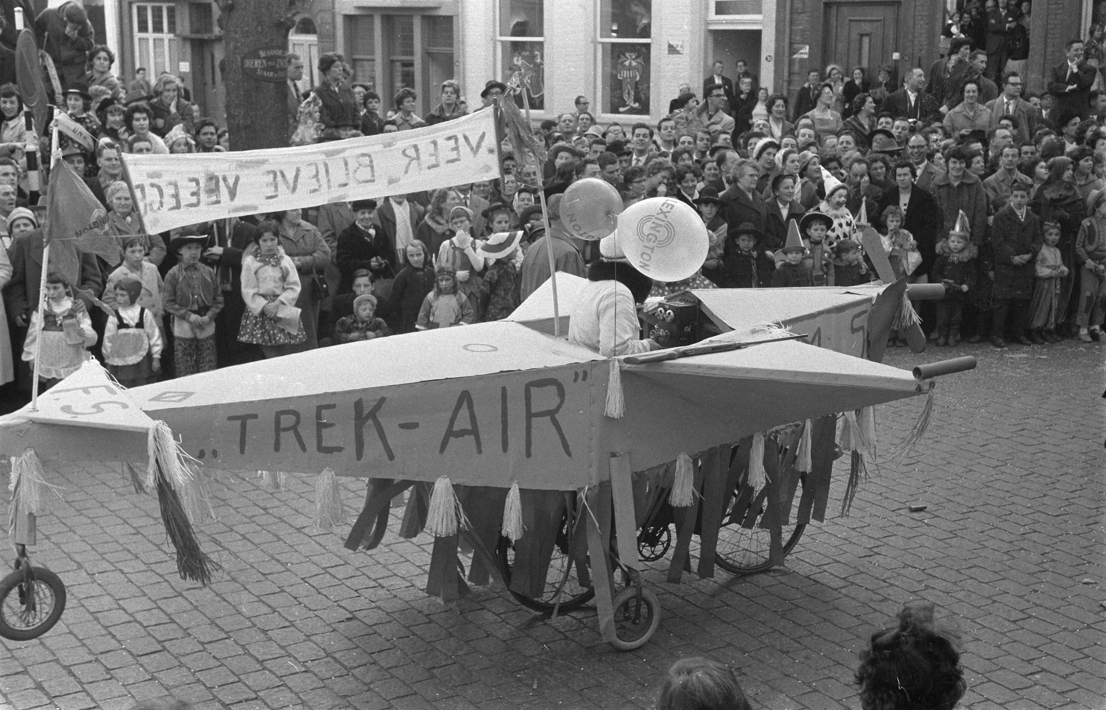 Fotocollectie Anefo — Carnavalsoptocht in Maastricht — Foto: Pot, Harry / Anefo. Licentie: Set B: Rechtenvrij / Publiek Domein. Bron: Nationaal Archief. http://hdl.handle.net/10648/a9a8fcc6-d0b4-102d-bcf8-003048976d84