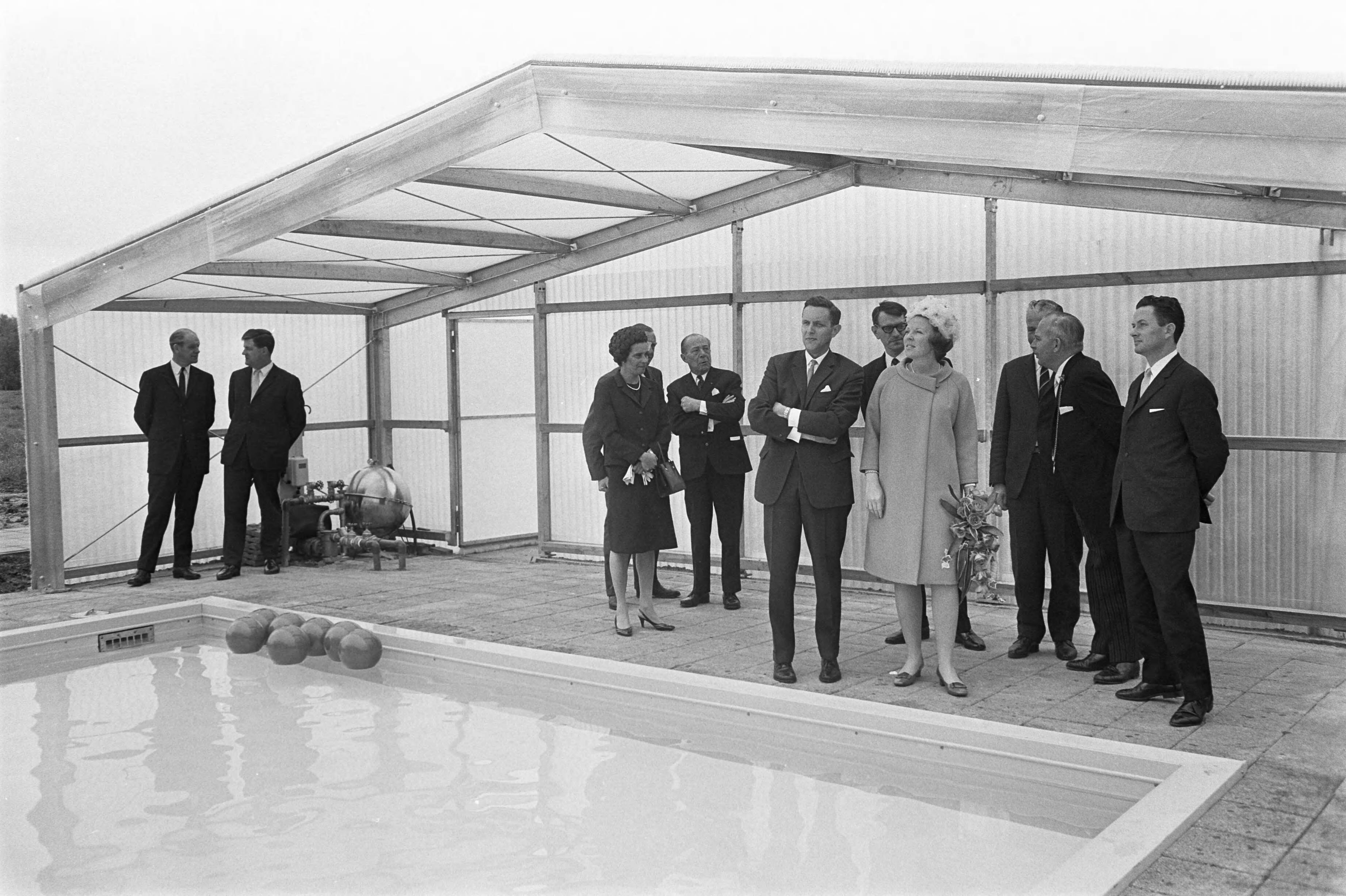 Fotocollectie Anefo — Prinses Beatrix in Drenthe opende vakantiecentrum prins Willem Alexander in Roden — Foto: Koch, Eric / Anefo. Licentie: Set B: Rechtenvrij / Publiek Domein. Bron: Nationaal Archief. http://hdl.handle.net/10648/ab401fba-d0b4-102d-bcf8-003048976d84