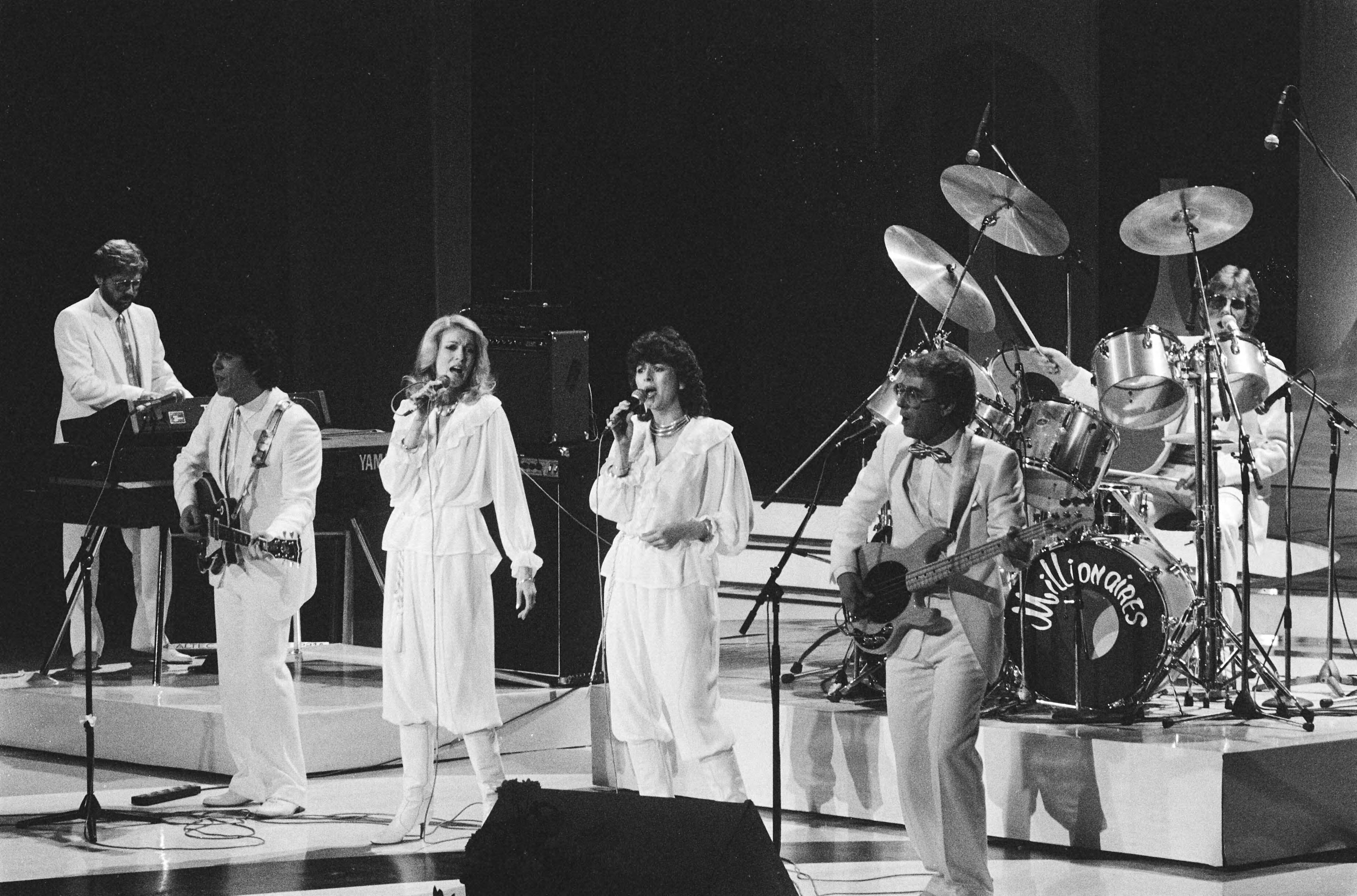Fotocollectie Anefo — Nationale finale Eurovisie Songfestival in Circustheater in Scheveningen. The Millionairs tijdens hun optreden — Foto: Dijk, Hans van / Anefo. Licentie: Set B: Rechtenvrij / Publiek Domein. Bron: Nationaal Archief. http://hdl.handle.net/10648/ad110070-d0b4-102d-bcf8-003048976d84