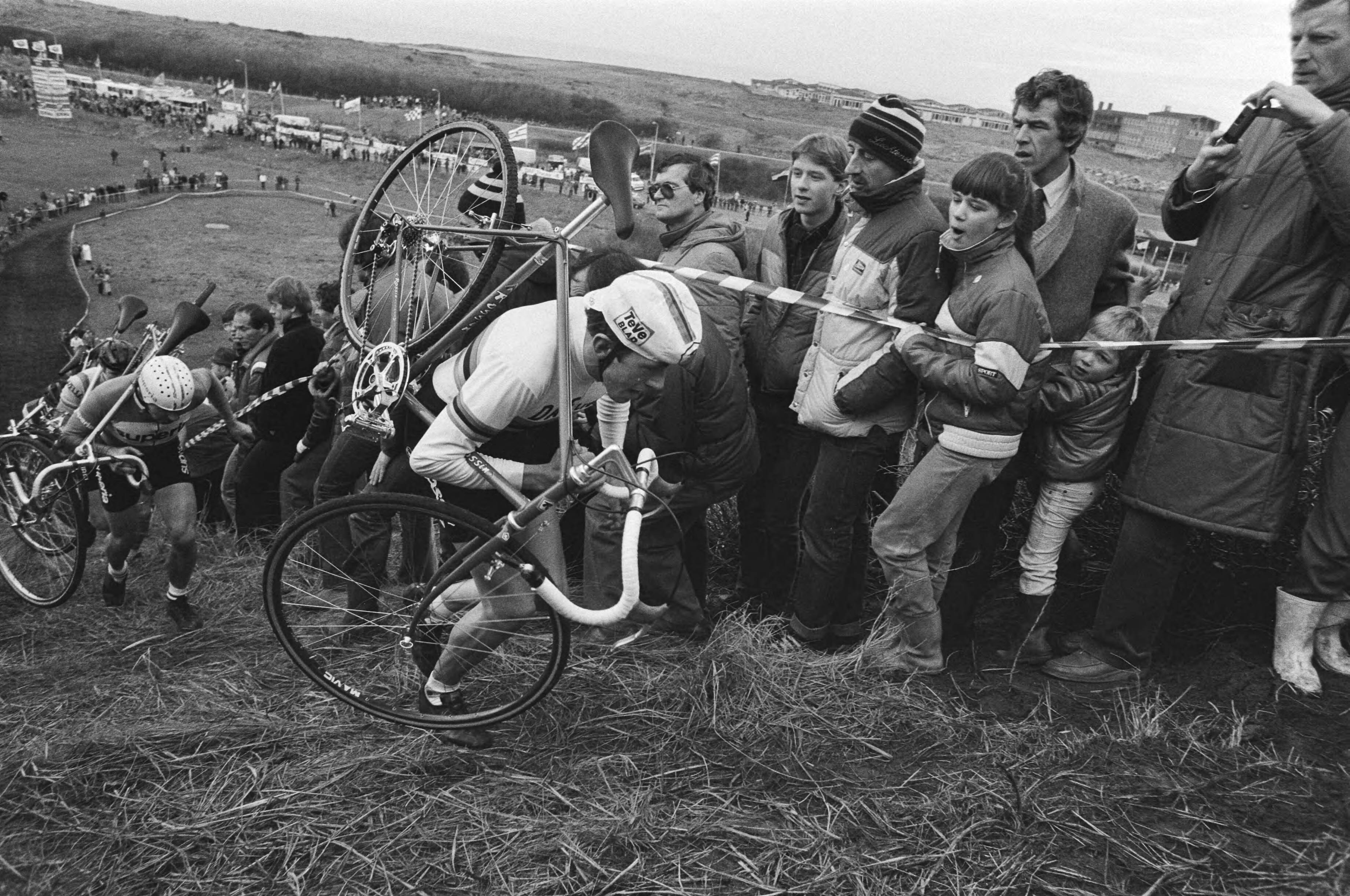 Fotocollectie Anefo — Ned. kampioensschap Veldrijden in Den Haag . 5.6.7 Hennie Stamsnijder in aktie, 8 Groenendaal in aktie — Foto: Croes, Rob C. / Anefo. Licentie: Set B: Rechtenvrij / Publiek Domein. Bron: Nationaal Archief. http://hdl.handle.net/10648/ad0e9c22-d0b4-102d-bcf8-003048976d84
