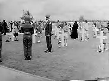 Fotocollectie Anefo — Memorial Day op Margraten — Foto: Rossem, Wim van / Anefo. Licentie: Set B: Rechtenvrij / Publiek Domein. Bron: Nationaal Archief. http://hdl.handle.net/10648/a97d1142-d0b4-102d-bcf8-003048976d84