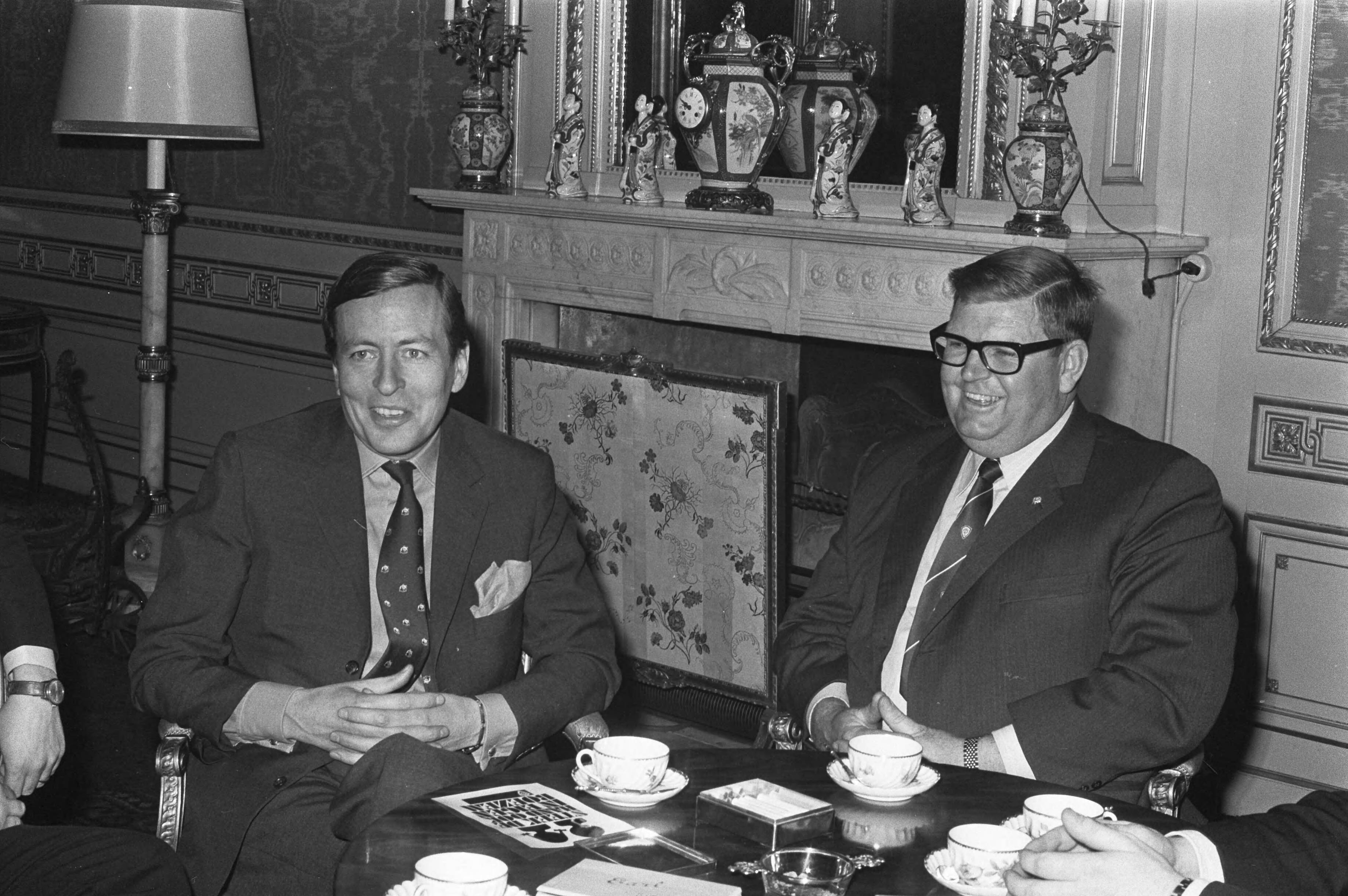 Fotocollectie Anefo — Prins Claus spreekt met leden International Royce Pepin in Den Haag — Foto: Mieremet, Rob / Anefo. Licentie: Set B: Rechtenvrij / Publiek Domein. Bron: Nationaal Archief. http://hdl.handle.net/10648/abdee802-d0b4-102d-bcf8-003048976d84