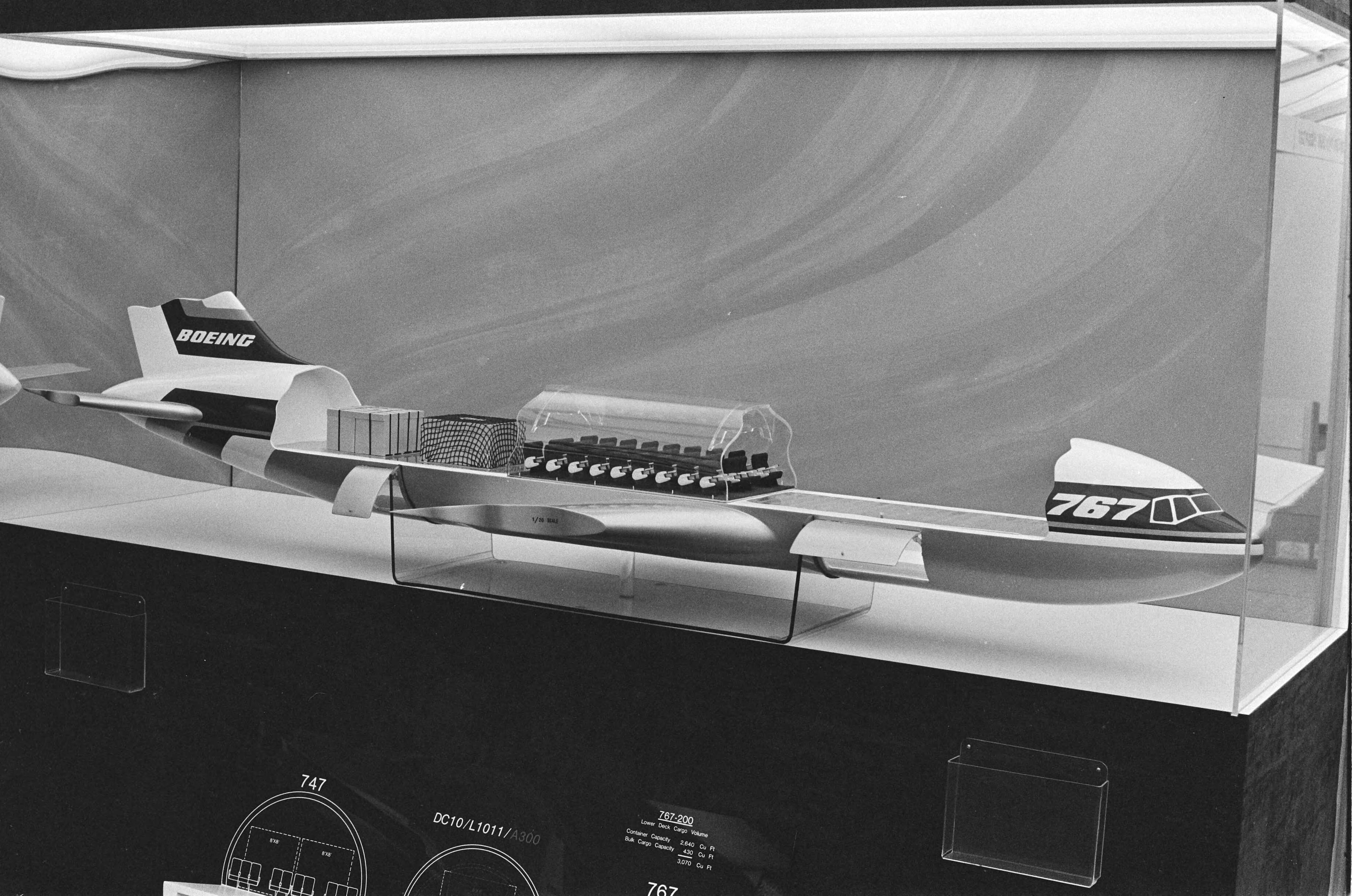 Fotocollectie Anefo — Op Schiphol-Oost tentoonstelling van 30 september t/m 30 oktober, Air Cargo 80 , model van Boeing 767 . Model van Boeig 767 — Foto: Bogaerts, Rob / Anefo. Licentie: Set B: Rechtenvrij / Publiek Domein. Bron: Nationaal Archief. http://hdl.handle.net/10648/ace91d94-d0b4-102d-bcf8-003048976d84
