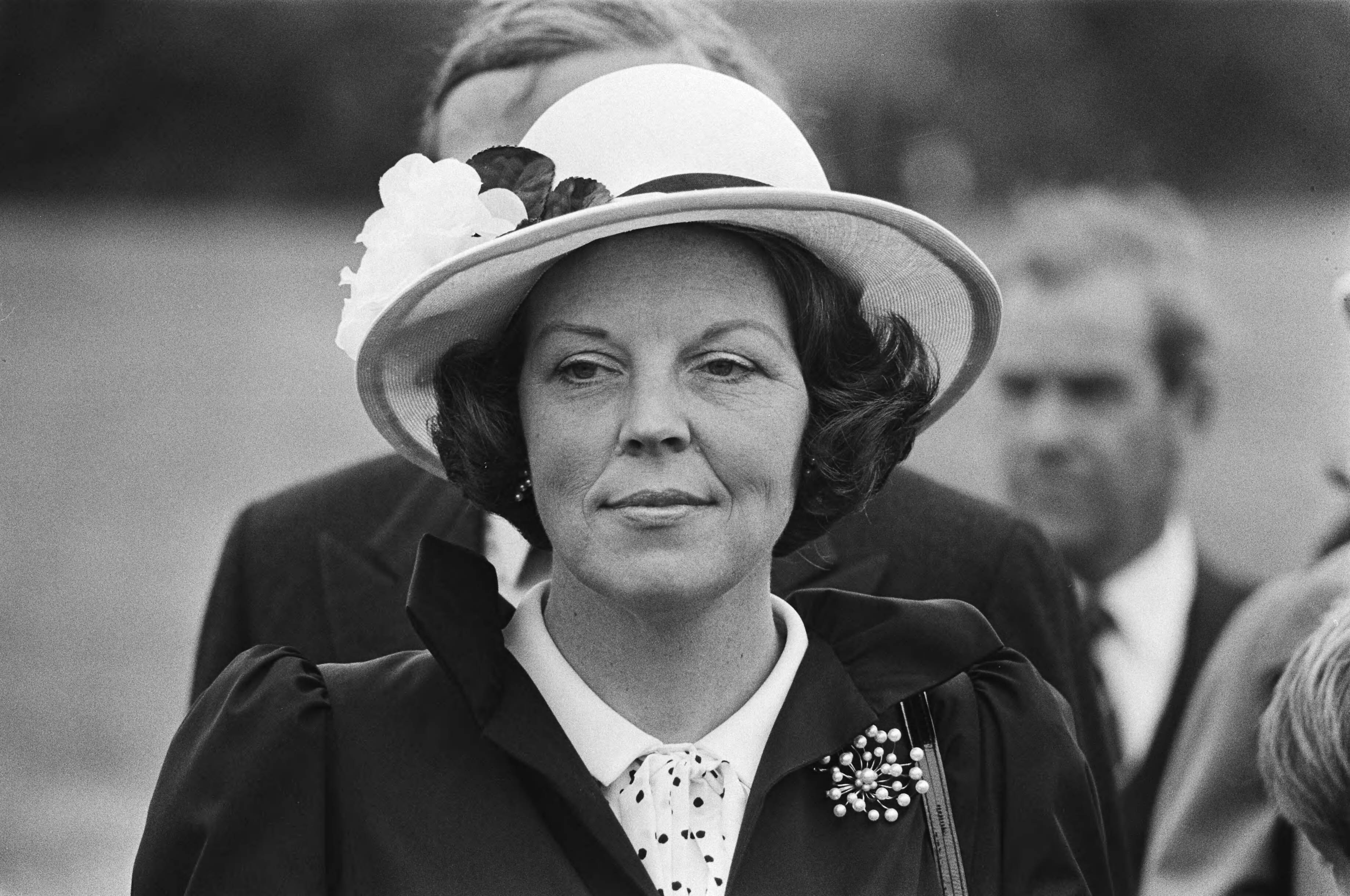 Fotocollectie Anefo — Viering Koninginnedag in Veere, Koningin Beatrix (kop) — Foto: Bogaerts, Rob / Anefo. Licentie: Set B: Rechtenvrij / Publiek Domein. Bron: Nationaal Archief. http://hdl.handle.net/10648/acfab7d4-d0b4-102d-bcf8-003048976d84