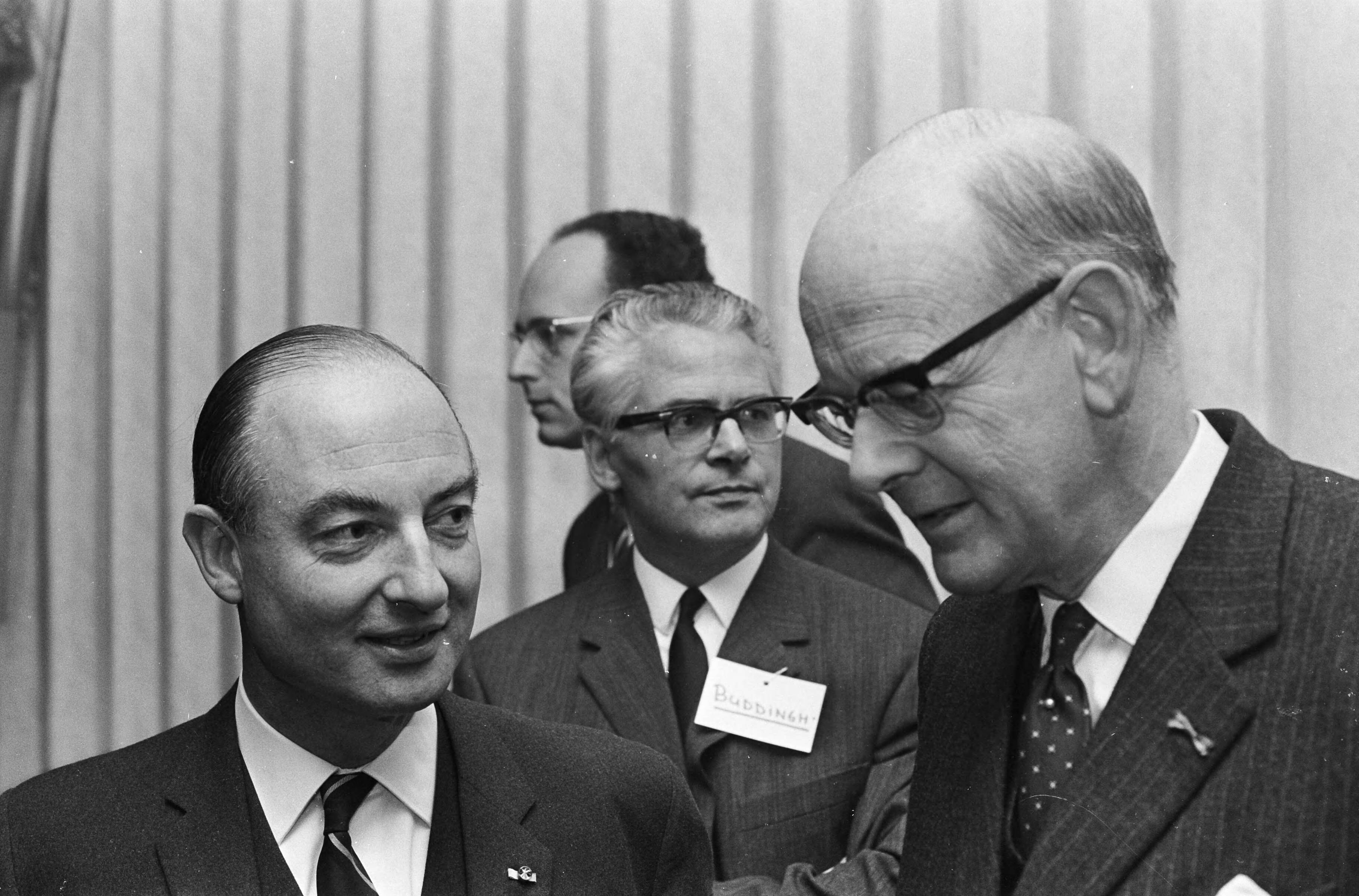 Fotocollectie Anefo — Congres Christen Radicalen te Scheveningen. Dr. Schmelzer in gesprek met professor de Gaay Fortman, in het midden B. Buddingh — Foto: Kroon, Ron / Anefo. Licentie: Set B: Rechtenvrij / Publiek Domein. Bron: Nationaal Archief. http://hdl.handle.net/10648/ab2cb6c8-d0b4-102d-bcf8-003048976d84