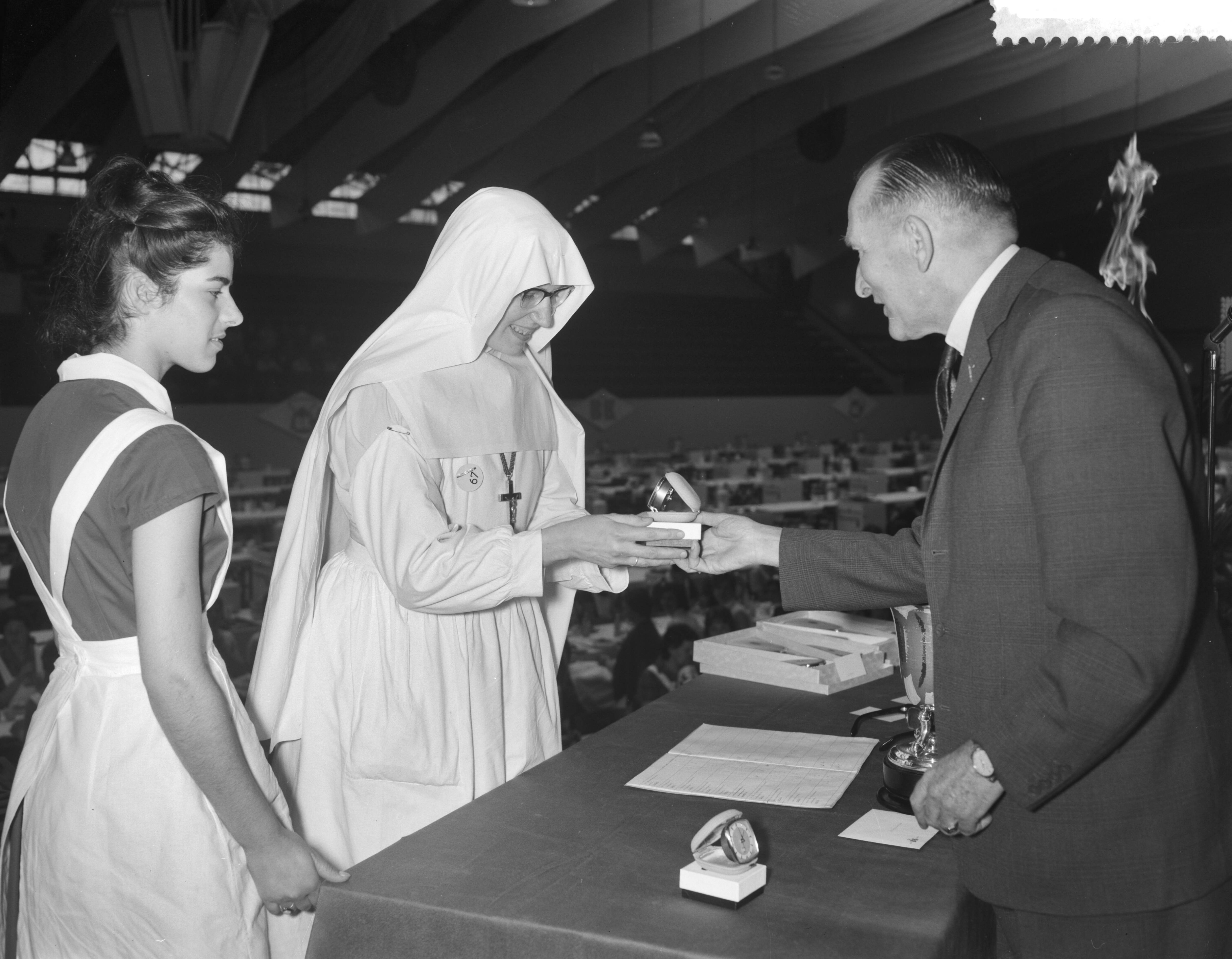 Fotocollectie Anefo — Kookwedstrijden Den Haag (Opdracht B. K. te Kampen) — Foto: Bilsen, Joop van / Anefo. Licentie: Set B: Rechtenvrij / Publiek Domein. Bron: Nationaal Archief. http://hdl.handle.net/10648/a9d28d0c-d0b4-102d-bcf8-003048976d84