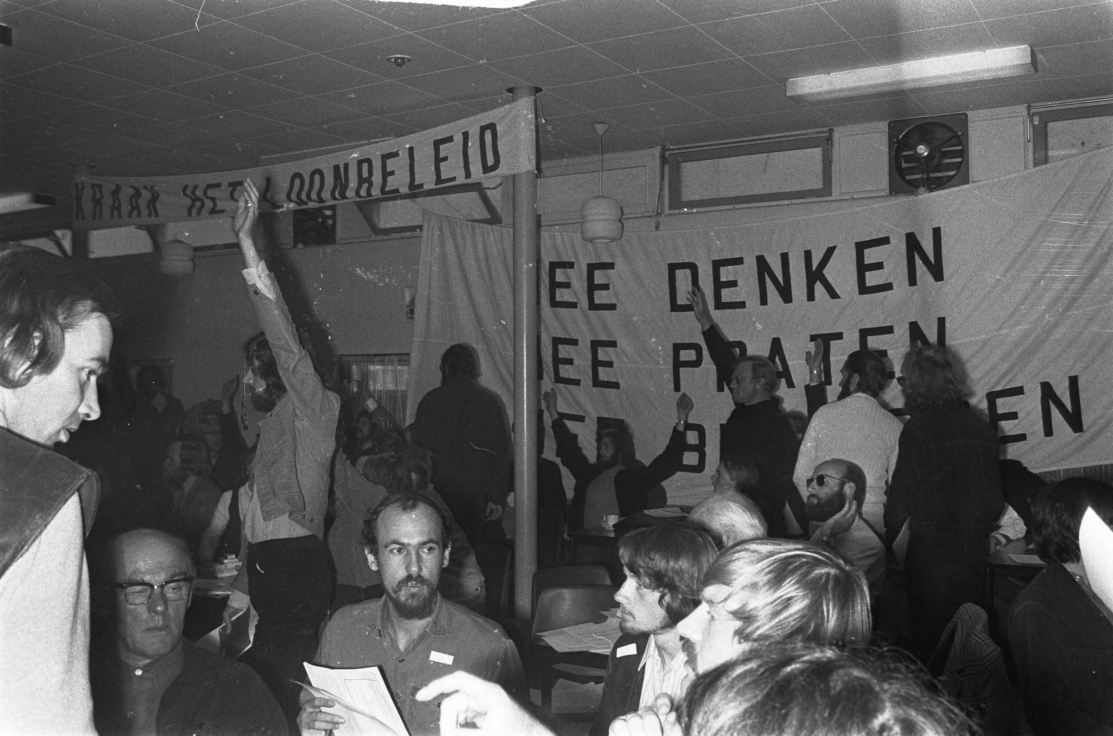 Fotocollectie Anefo — PSP Congres Groningen — Foto: Peters, Hans / Anefo. Licentie: Set B: Rechtenvrij / Publiek Domein. Bron: Nationaal Archief. http://hdl.handle.net/10648/abd4360a-d0b4-102d-bcf8-003048976d84