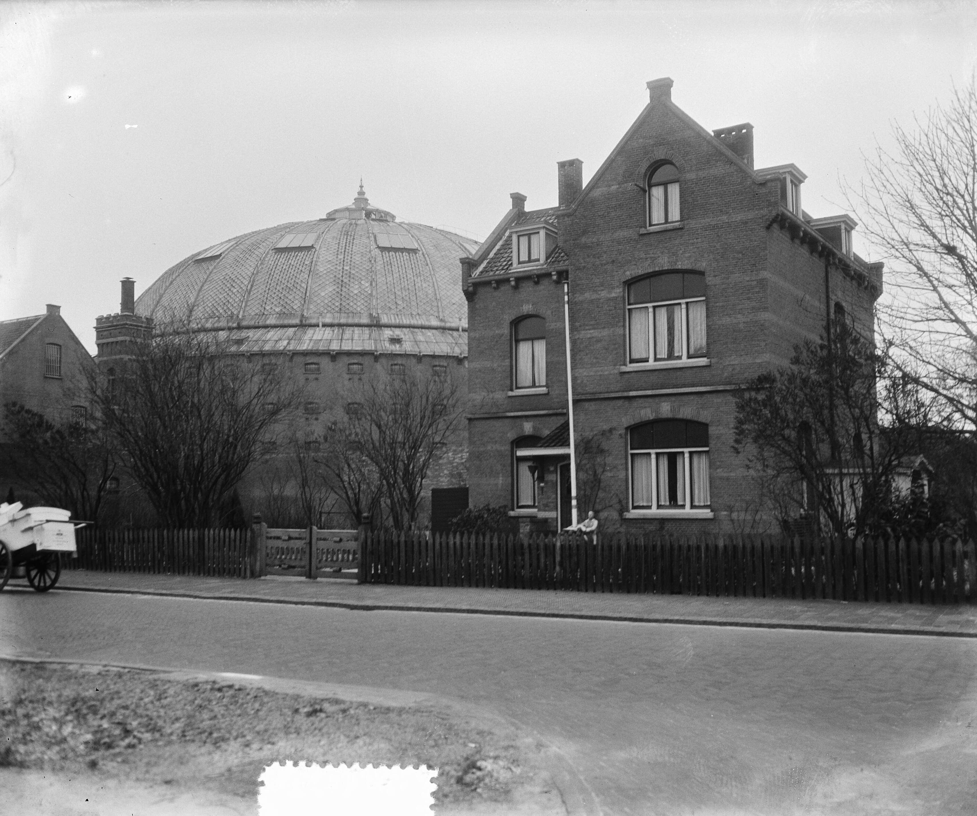 Fotocollectie Anefo — Strafgevangenis Breda. Exterieur — Foto: Pot, Harry / Anefo. Licentie: Set B: Rechtenvrij / Publiek Domein. Bron: Nationaal Archief. http://hdl.handle.net/10648/a904838a-d0b4-102d-bcf8-003048976d84