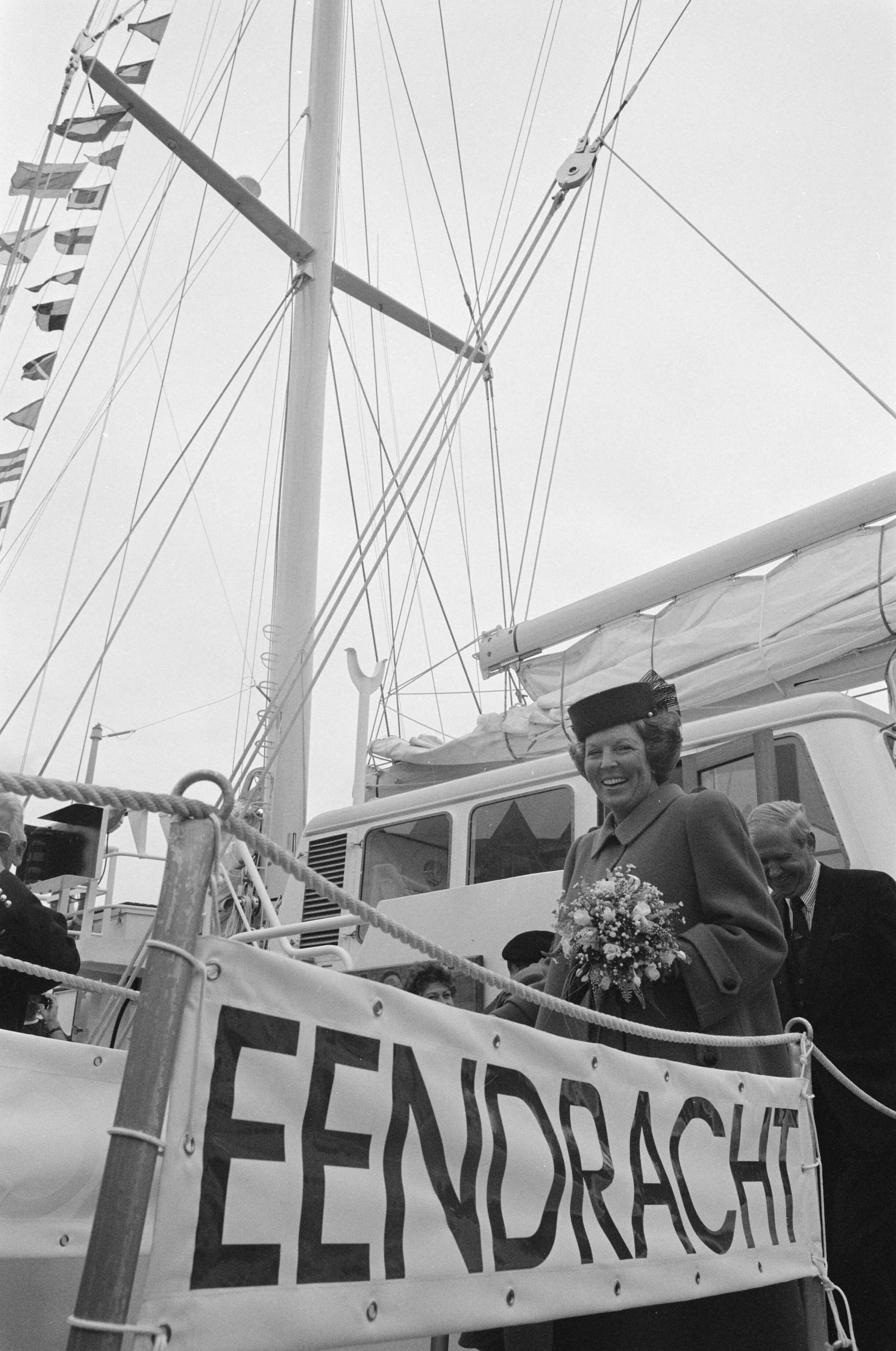 Koningin Beatrix doopt het schip "De Eendracht" in Scheveningen — Zuid-Holland|Scheveningen|doopplechtigheden |schepen|Beatrix, koningin|De Eendracht — Foto: Croes, Rob C. / Anefo. Licentie: Set B: Rechtenvrij / Publiek Domein. Bron: Nationaal Archief. http://hdl.handle.net/10648/ad74418a-d0b4-102d-bcf8-003048976d84