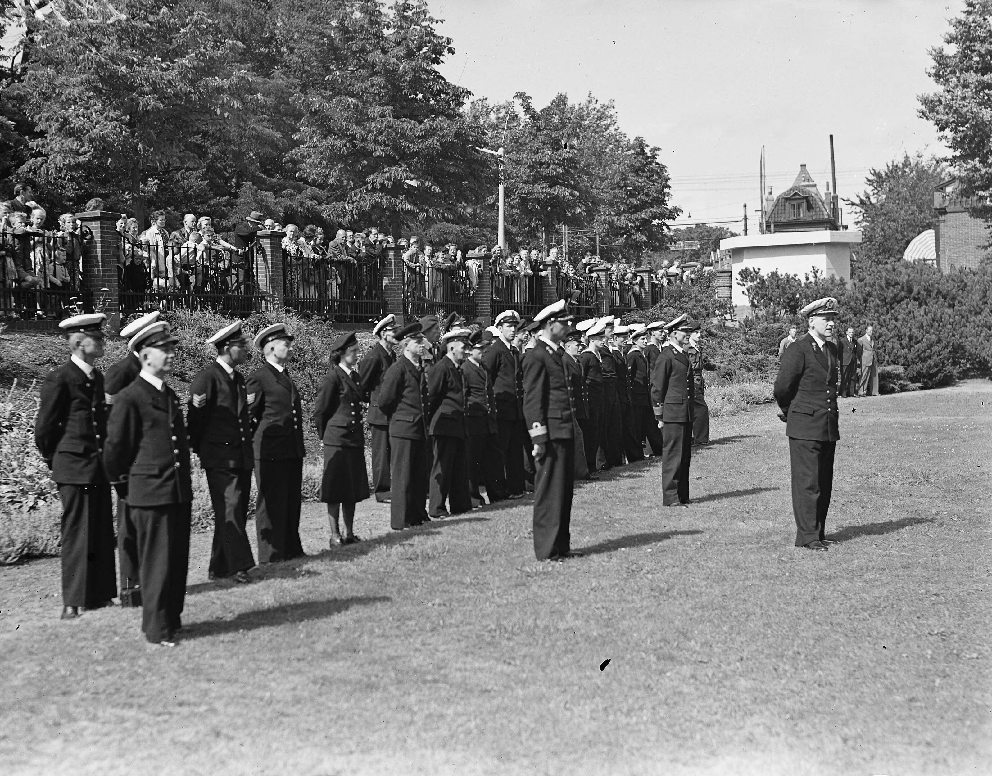 Fotocollectie Anefo — Opening Marinehospitaal te Overveen — Foto: Noske, J.D. / Anefo. Licentie: Set B: Rechtenvrij / Publiek Domein. Bron: Nationaal Archief. http://hdl.handle.net/10648/a8bab7be-d0b4-102d-bcf8-003048976d84