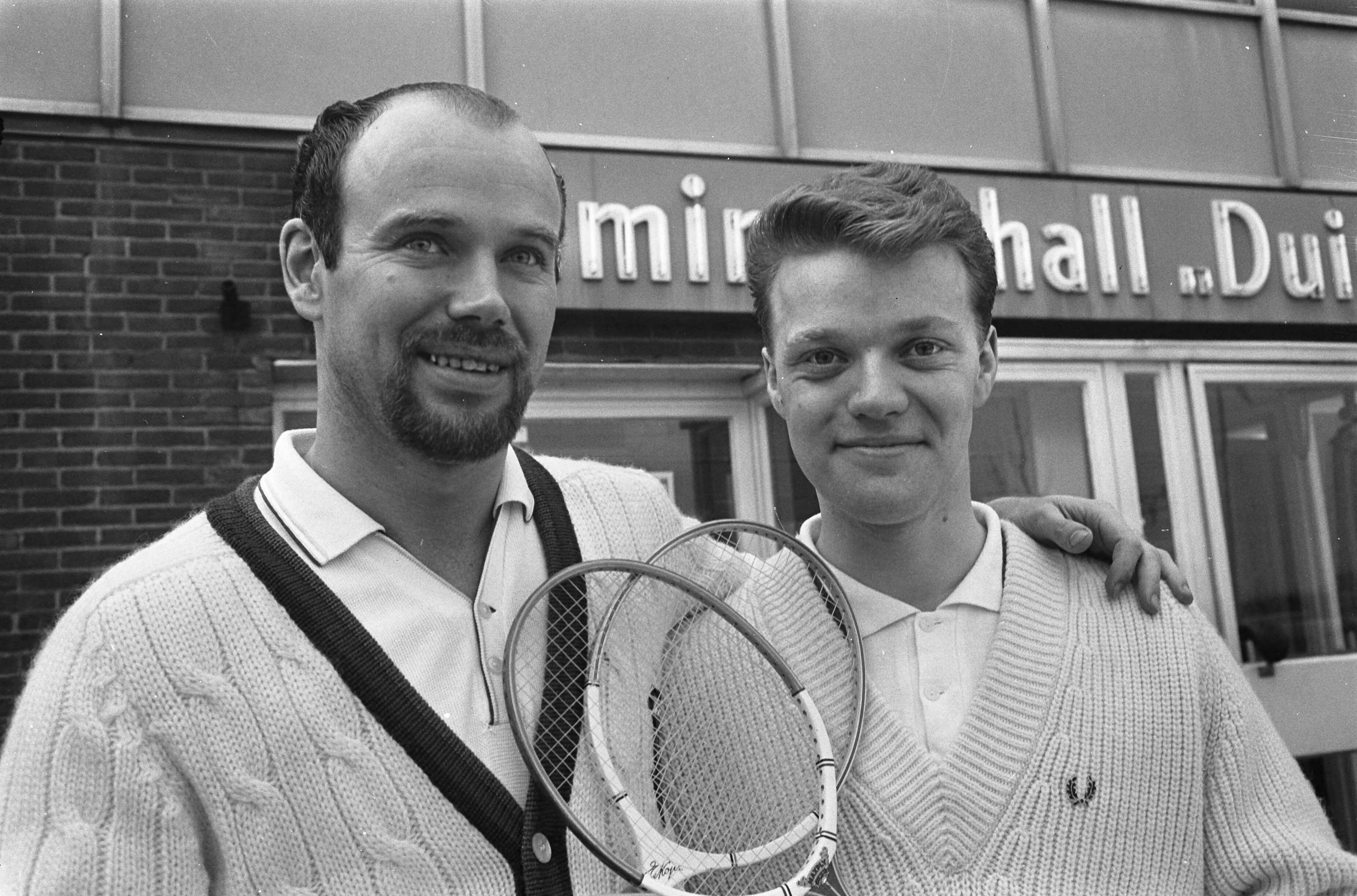 Fotocollectie Anefo — Badminton, Internationale kampioenschappen te Haarlem, het Deense herendubbel Kops (l) en Bacher — Foto: Koch, Eric / Anefo. Licentie: Set B: Rechtenvrij / Publiek Domein. Bron: Nationaal Archief. http://hdl.handle.net/10648/ab35738a-d0b4-102d-bcf8-003048976d84