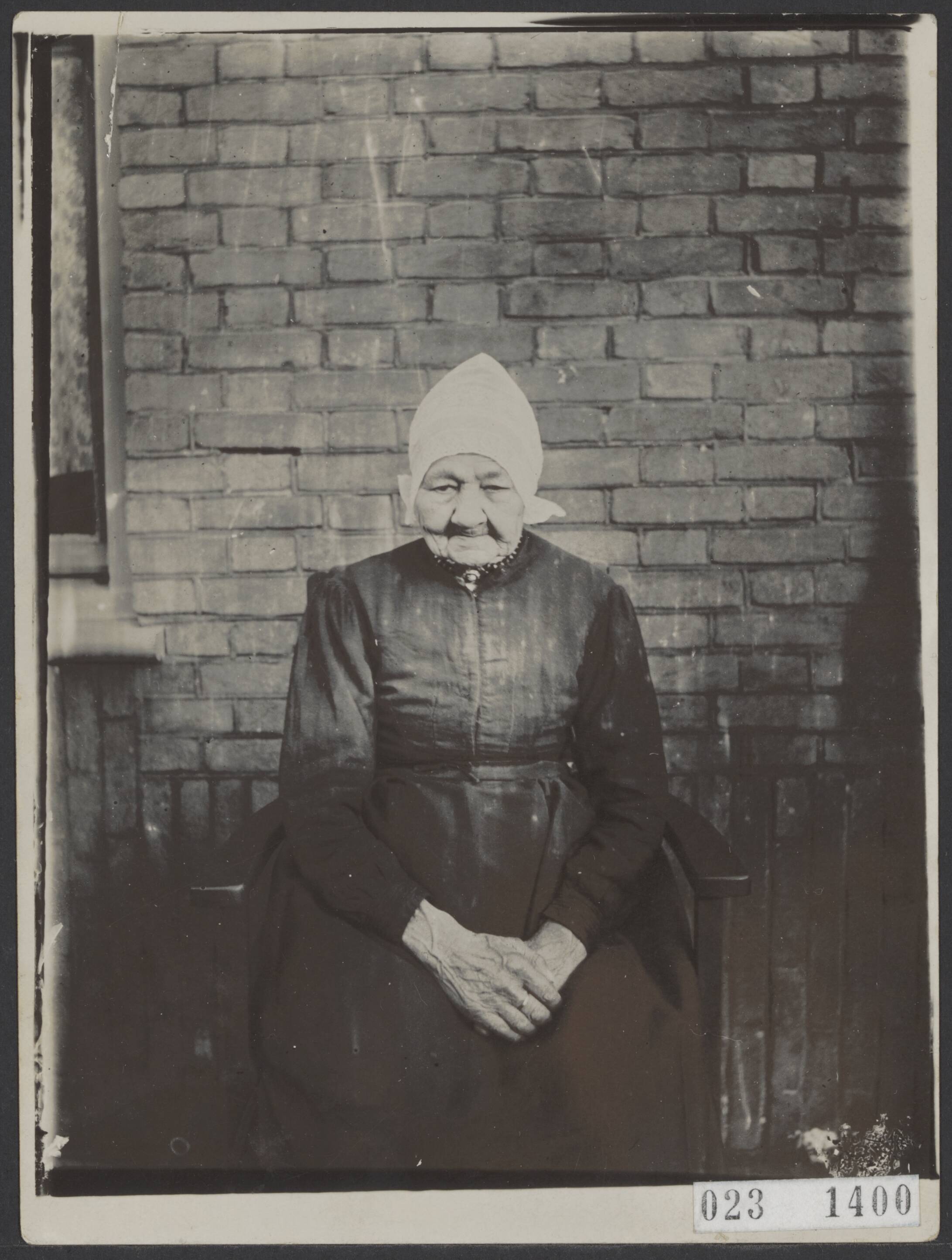 Fotocollectie Elsevier Binnenland — Cornelia Galis, weduwe van K. Gorter, oud 94 jaar, wonend te Maastricht — Foto: Onbekend / Publiek Domein of Rechtenvrij. Licentie: Set B: Rechtenvrij / Publiek Domein. Bron: Nationaal Archief. http://hdl.handle.net/10648/add6c292-d0b4-102d-bcf8-003048976d84