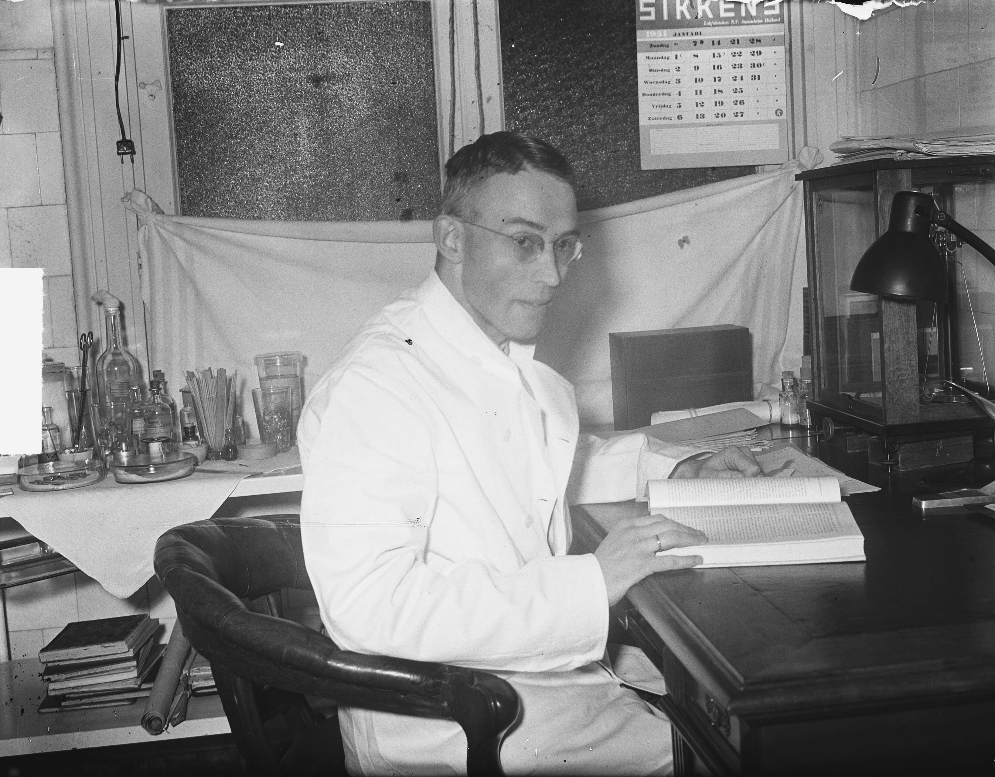 Fotocollectie Anefo — Dr. G. Blomhert, geneesheer-directeur van het Gemeenteziekenhuis van Den Haag — Foto: Vogel, Carel L. de / Anefo. Licentie: Set B: Rechtenvrij / Publiek Domein. Bron: Nationaal Archief. http://hdl.handle.net/10648/a8e5896c-d0b4-102d-bcf8-003048976d84