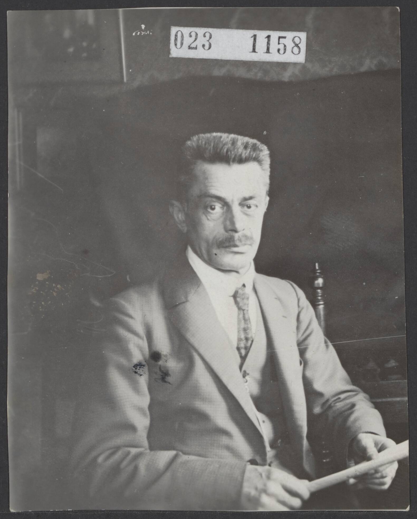 Fotocollectie Elsevier Binnenland — A. Vissers, hoofdonderwijzer te Kortenhoef — Foto: Onbekend / Publiek Domein of Rechtenvrij. Licentie: Set B: Rechtenvrij / Publiek Domein. Bron: Nationaal Archief. http://hdl.handle.net/10648/add62b48-d0b4-102d-bcf8-003048976d84