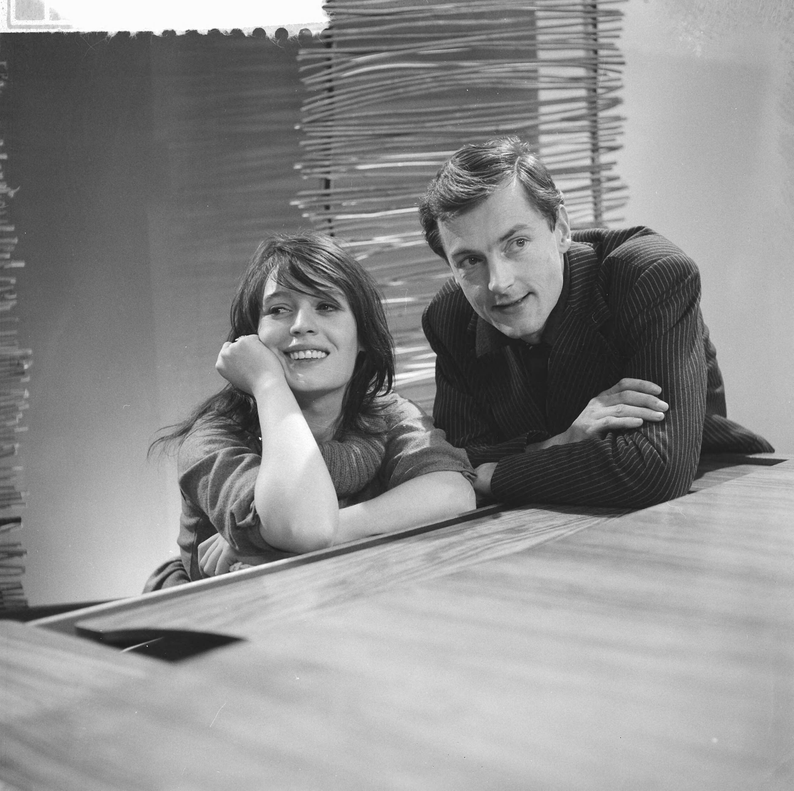 Fotocollectie Anefo — Televisiecabaretprogramma "Croissantje Half -" (VARA), Wilhelmine en Doude van Herwijnen — Foto: Lindeboom, Henk / Anefo. Licentie: Set B: Rechtenvrij / Publiek Domein. Bron: Nationaal Archief. http://hdl.handle.net/10648/a9c3d9b0-d0b4-102d-bcf8-003048976d84