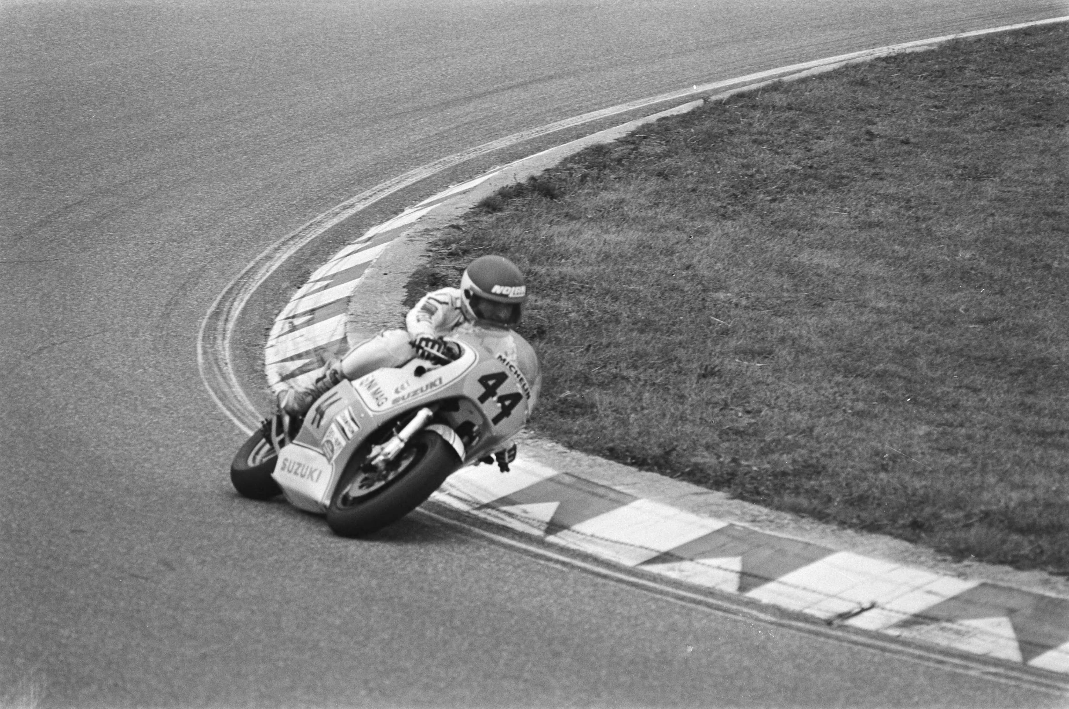 Internationale Olof-races 1980 in Zandvoort — Will Hartog — Foto: Antonisse, Marcel / Anefo. Licentie: Set B: Rechtenvrij / Publiek Domein. Bron: Nationaal Archief. http://hdl.handle.net/10648/ace7c868-d0b4-102d-bcf8-003048976d84
