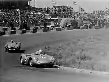 Fotocollectie Anefo — Autoraces op Zandvoort — Foto: Bilsen, Joop van / Anefo. Licentie: Set B: Rechtenvrij / Publiek Domein. Bron: Nationaal Archief. http://hdl.handle.net/10648/a961a40c-d0b4-102d-bcf8-003048976d84