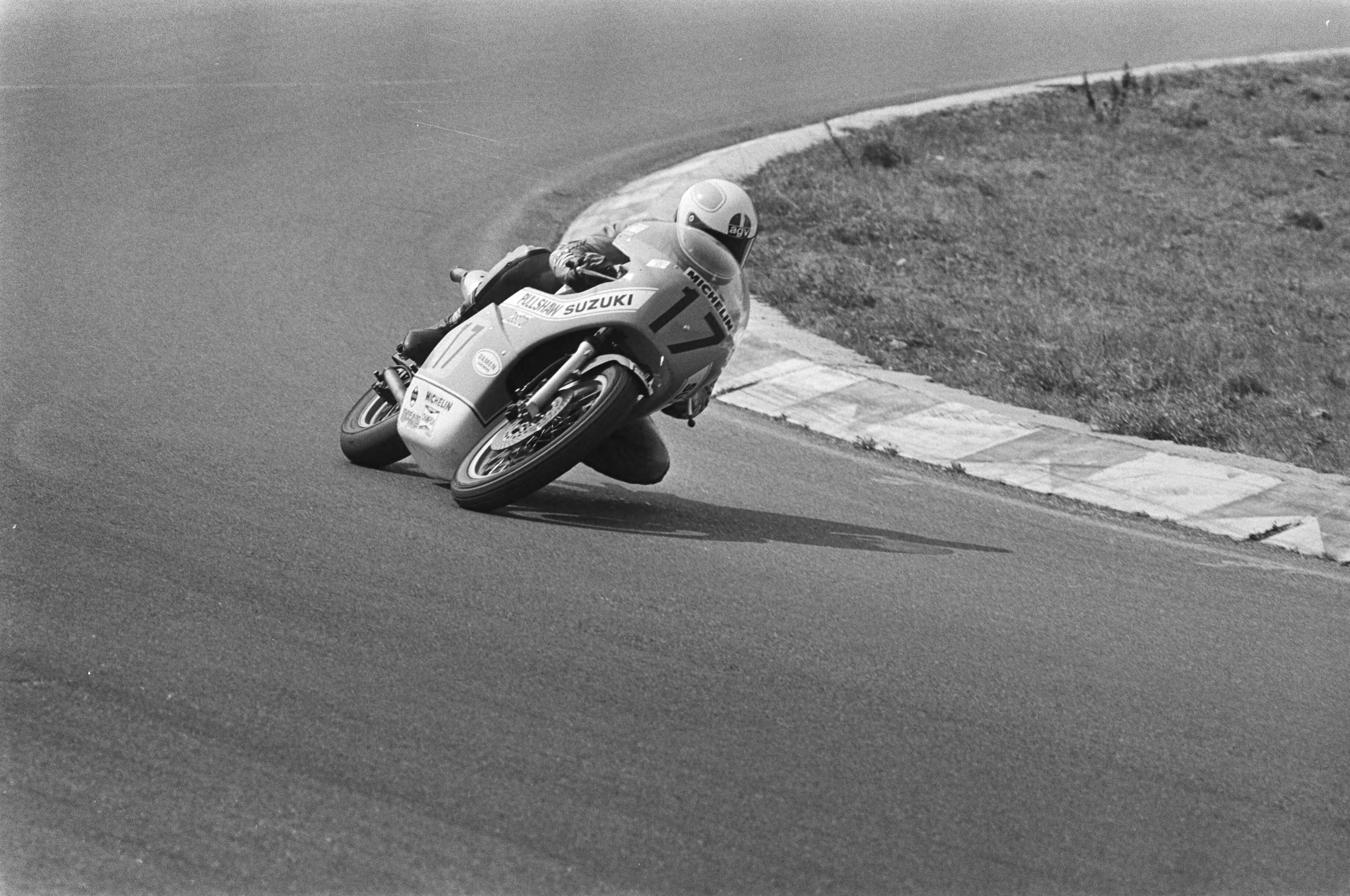 Fotocollectie Anefo — Internationale Motorracen op Zandvoort, winnaar Marcel Ankoné in aktie — Foto: Bogaerts, Rob / Anefo. Licentie: Set B: Rechtenvrij / Publiek Domein. Bron: Nationaal Archief. http://hdl.handle.net/10648/ac8802de-d0b4-102d-bcf8-003048976d84