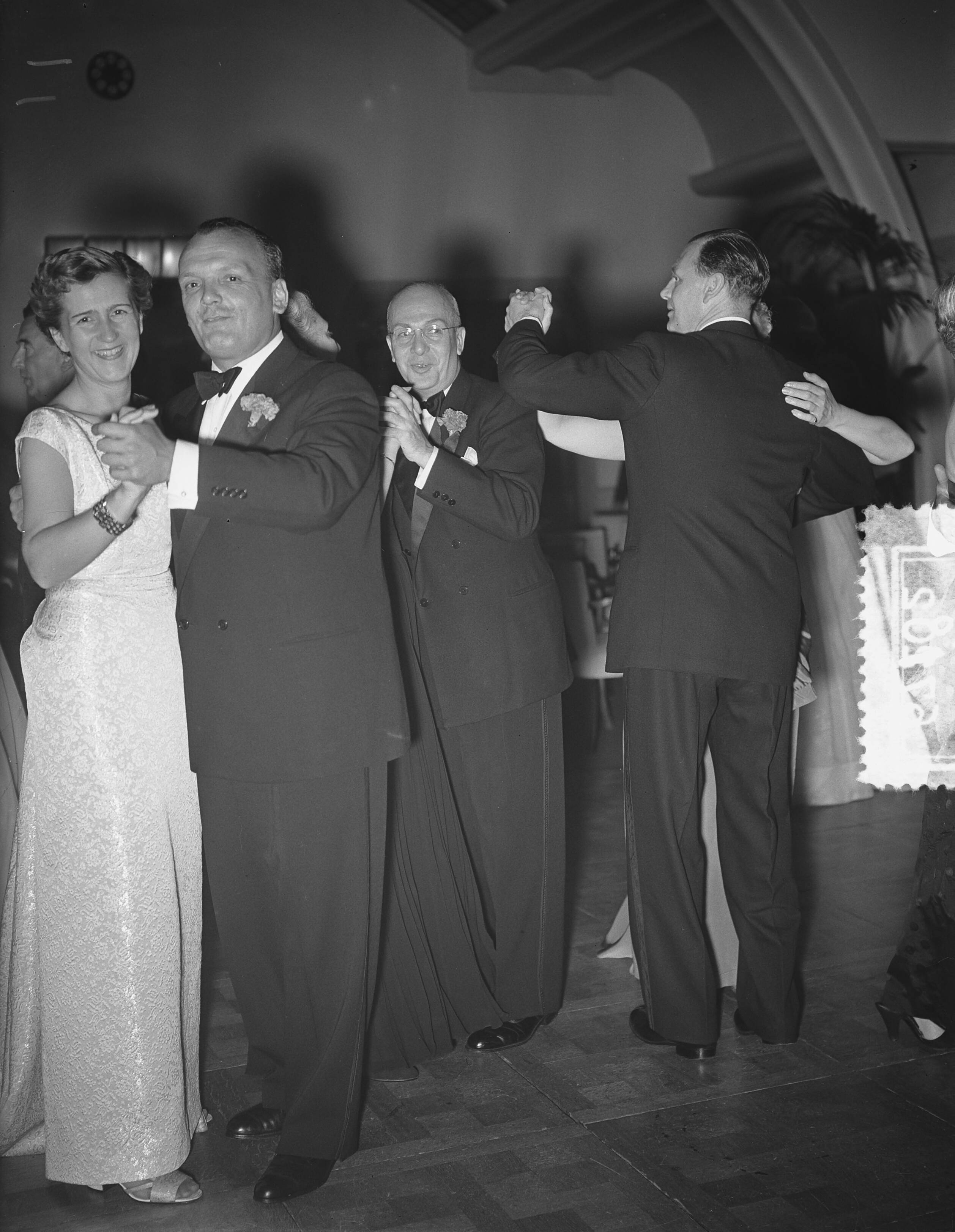 Fotocollectie Anefo — Congres zee-assuradeuren Den Haag , dansen — Foto: Bilsen, Joop van / Anefo. Licentie: Set B: Rechtenvrij / Publiek Domein. Bron: Nationaal Archief. http://hdl.handle.net/10648/a929672c-d0b4-102d-bcf8-003048976d84