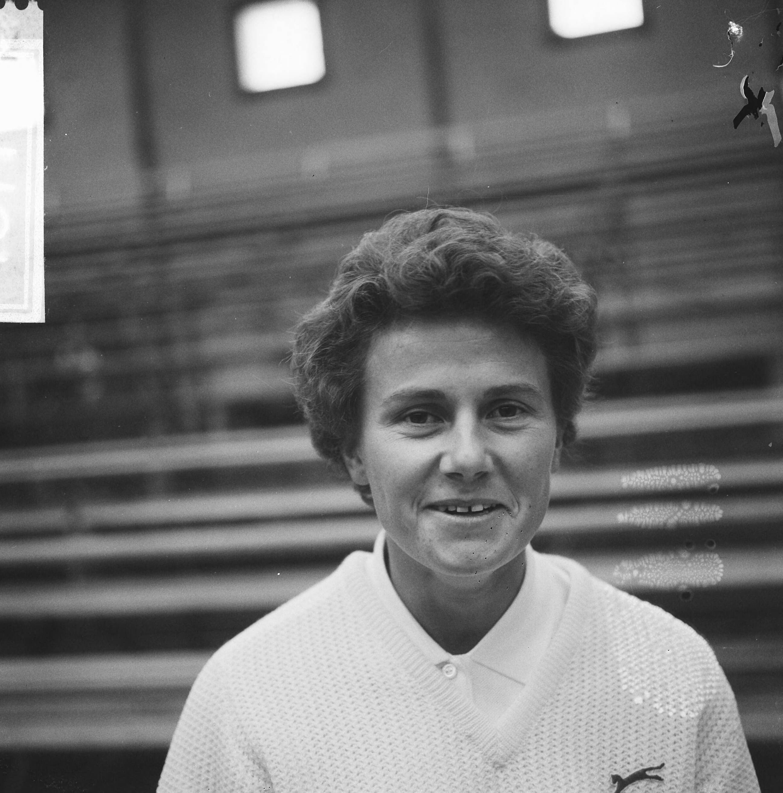 Fotocollectie Anefo — Internationale Badminton kampioenschappen te Haarlem — Foto: Nijs, Jac. de / Anefo. Licentie: Set B: Rechtenvrij / Publiek Domein. Bron: Nationaal Archief. http://hdl.handle.net/10648/aada97da-d0b4-102d-bcf8-003048976d84