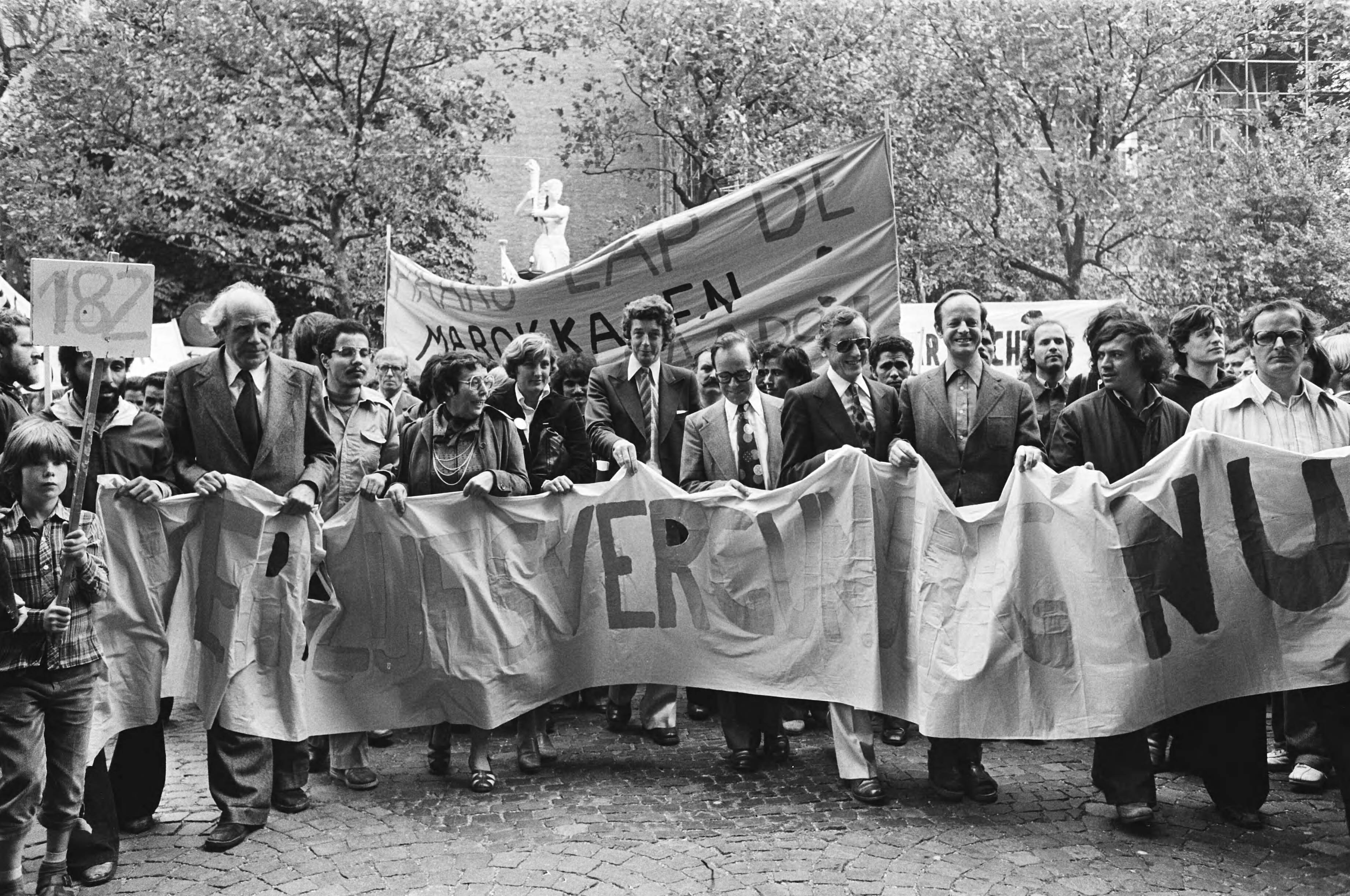 Fotocollectie Anefo — Demonstratie voor de 182 Marokkanen in Utrecht; demonstranten — Foto: Verhoeff, Bert / Anefo. Licentie: Set B: Rechtenvrij / Publiek Domein. Bron: Nationaal Archief. http://hdl.handle.net/10648/acbbe982-d0b4-102d-bcf8-003048976d84