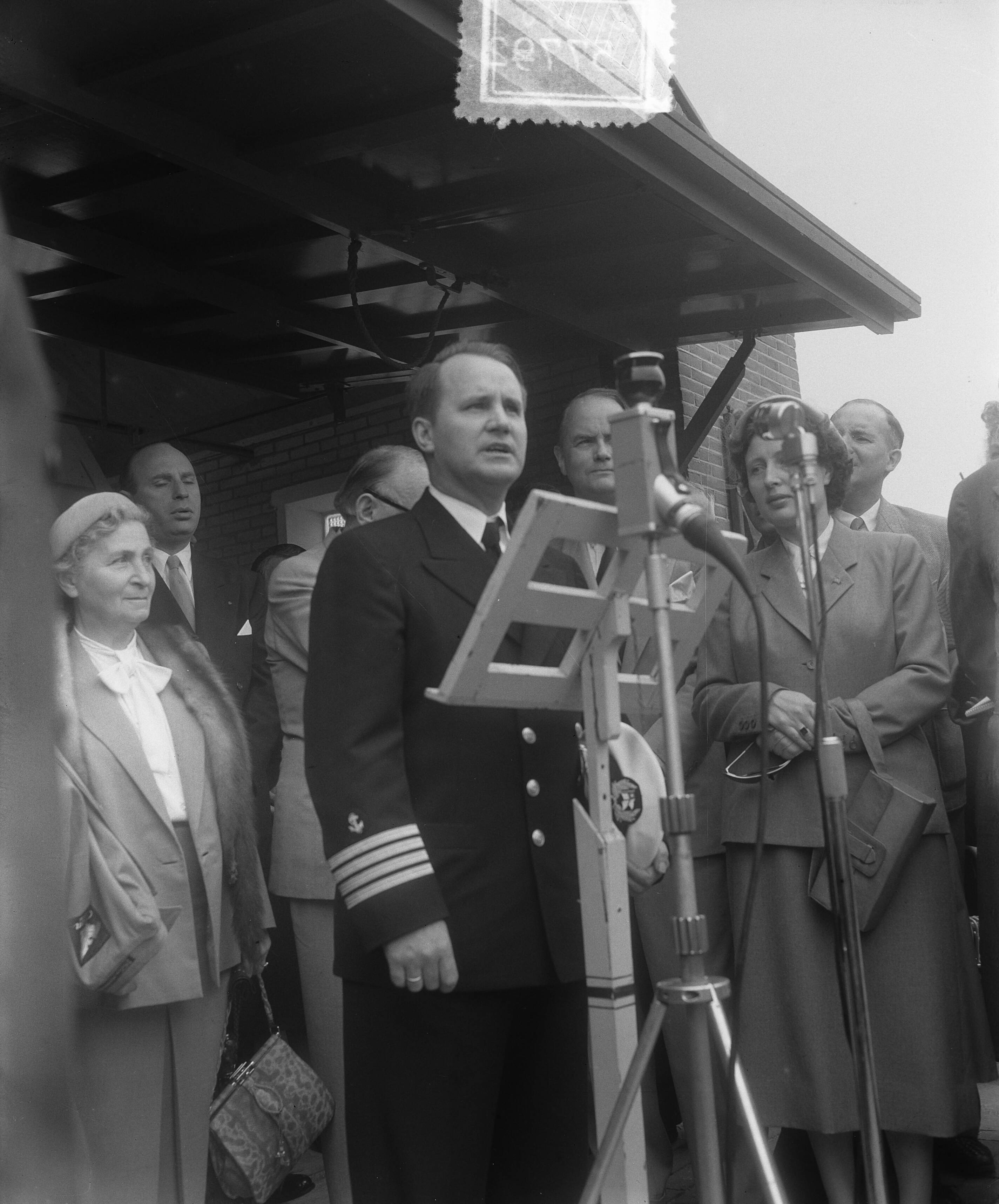 Fotocollectie Anefo — Onthulling nieuwe reddingsboot te Noordwijk door de Deense zeekapitiein Kurt Carlsen — Foto: Pot, Harry / Anefo. Licentie: Set B: Rechtenvrij / Publiek Domein. Bron: Nationaal Archief. http://hdl.handle.net/10648/a90dc026-d0b4-102d-bcf8-003048976d84